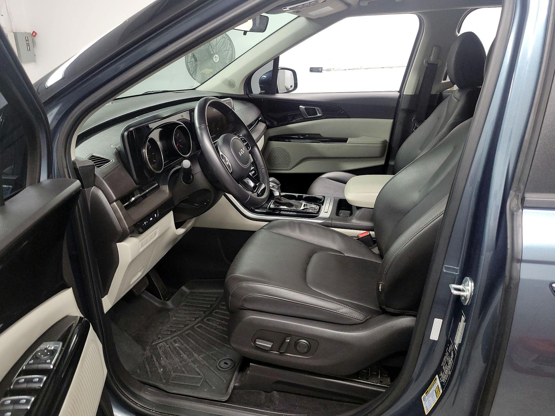 Thumbnail: 2023 Kia Carnival - 11