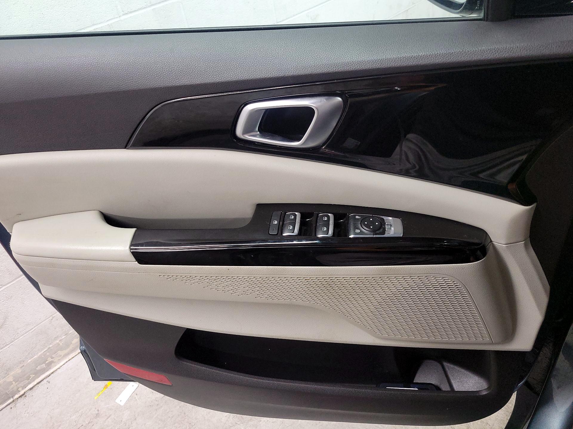 Thumbnail: 2023 Kia Carnival - 12