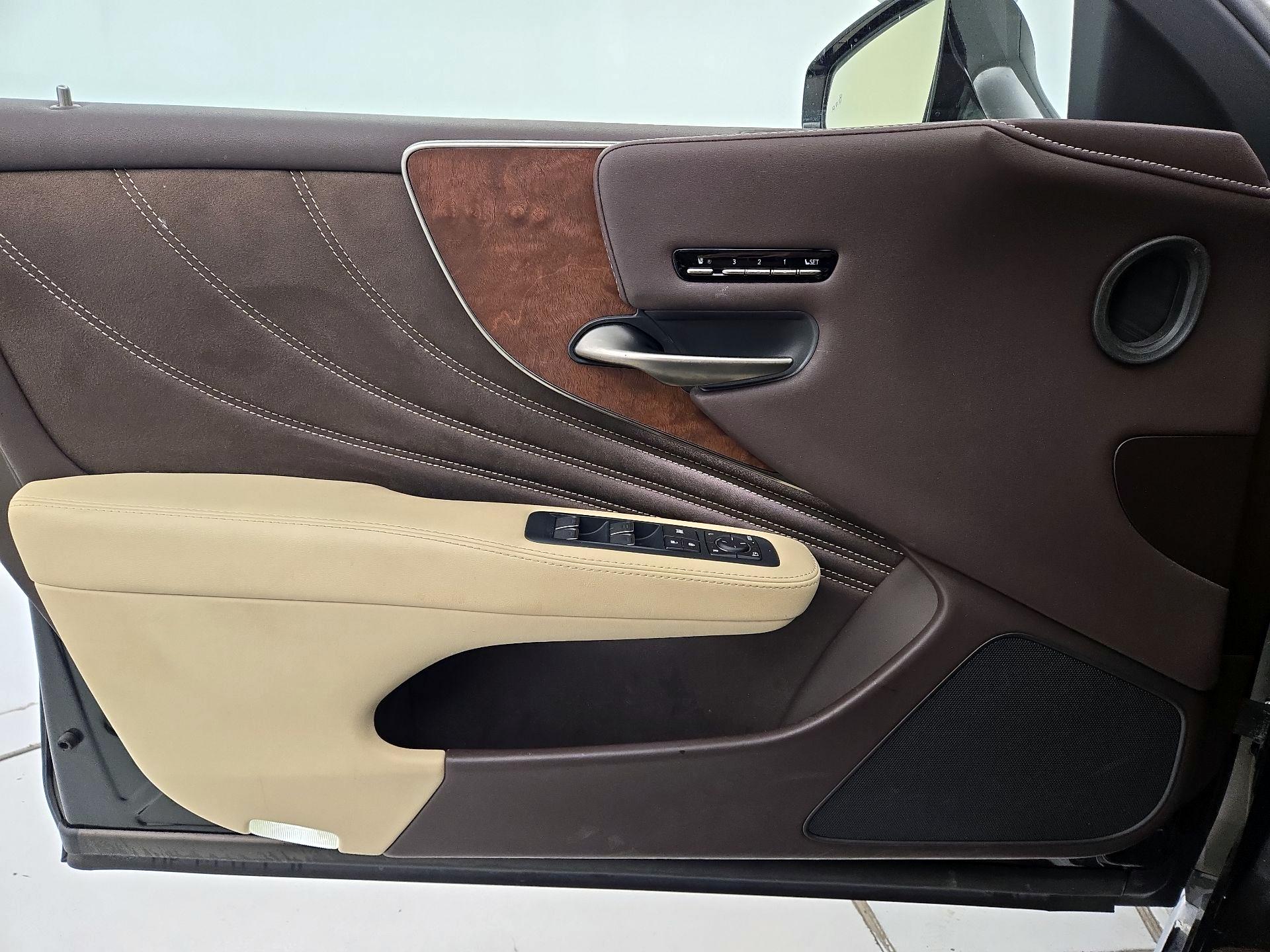 Thumbnail: 2020 Lexus LS - 12