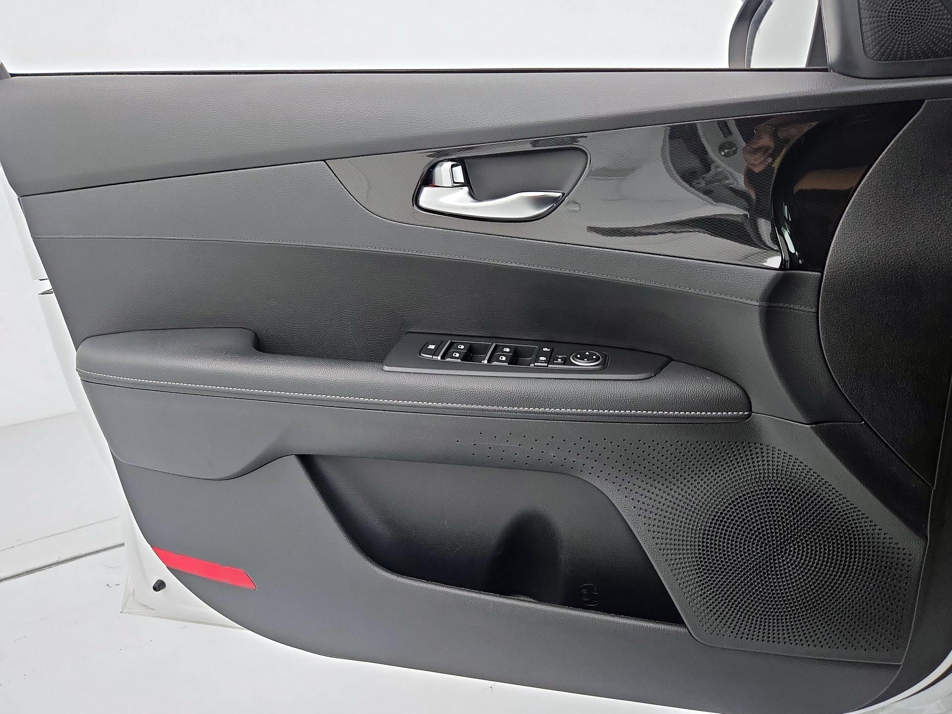 Thumbnail: 2023 Kia Forte - 12