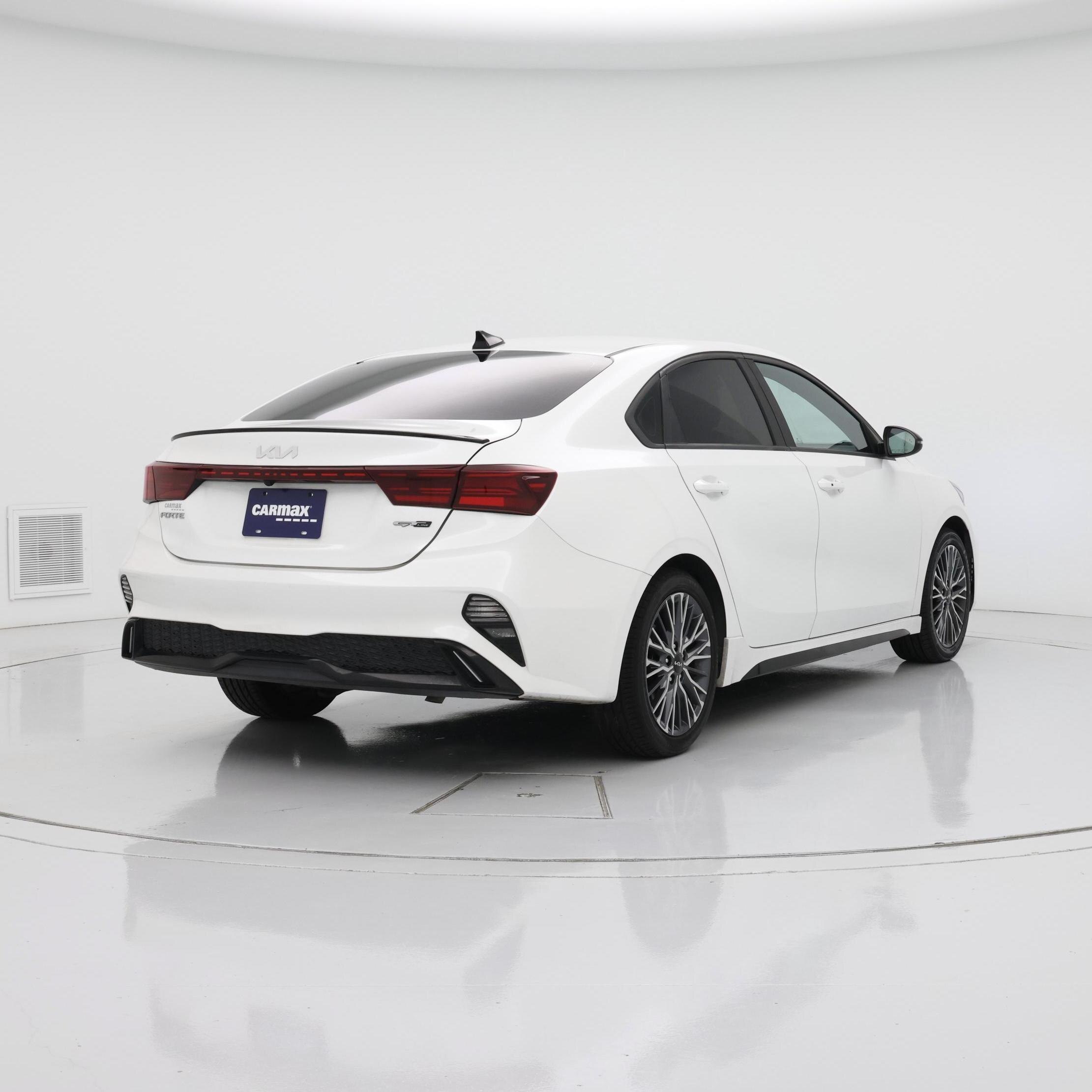 Thumbnail: 2023 Kia Forte - 8