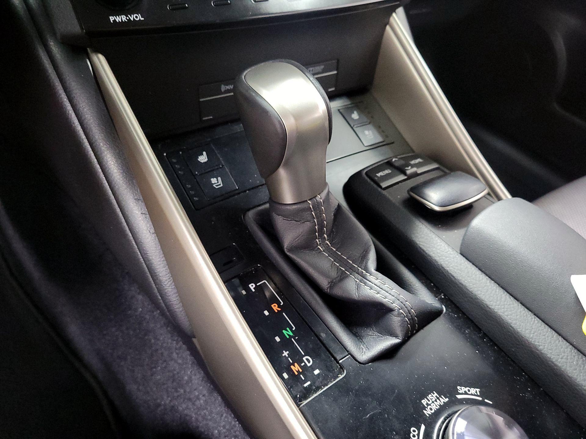 Thumbnail: 2014 Lexus IS - 17