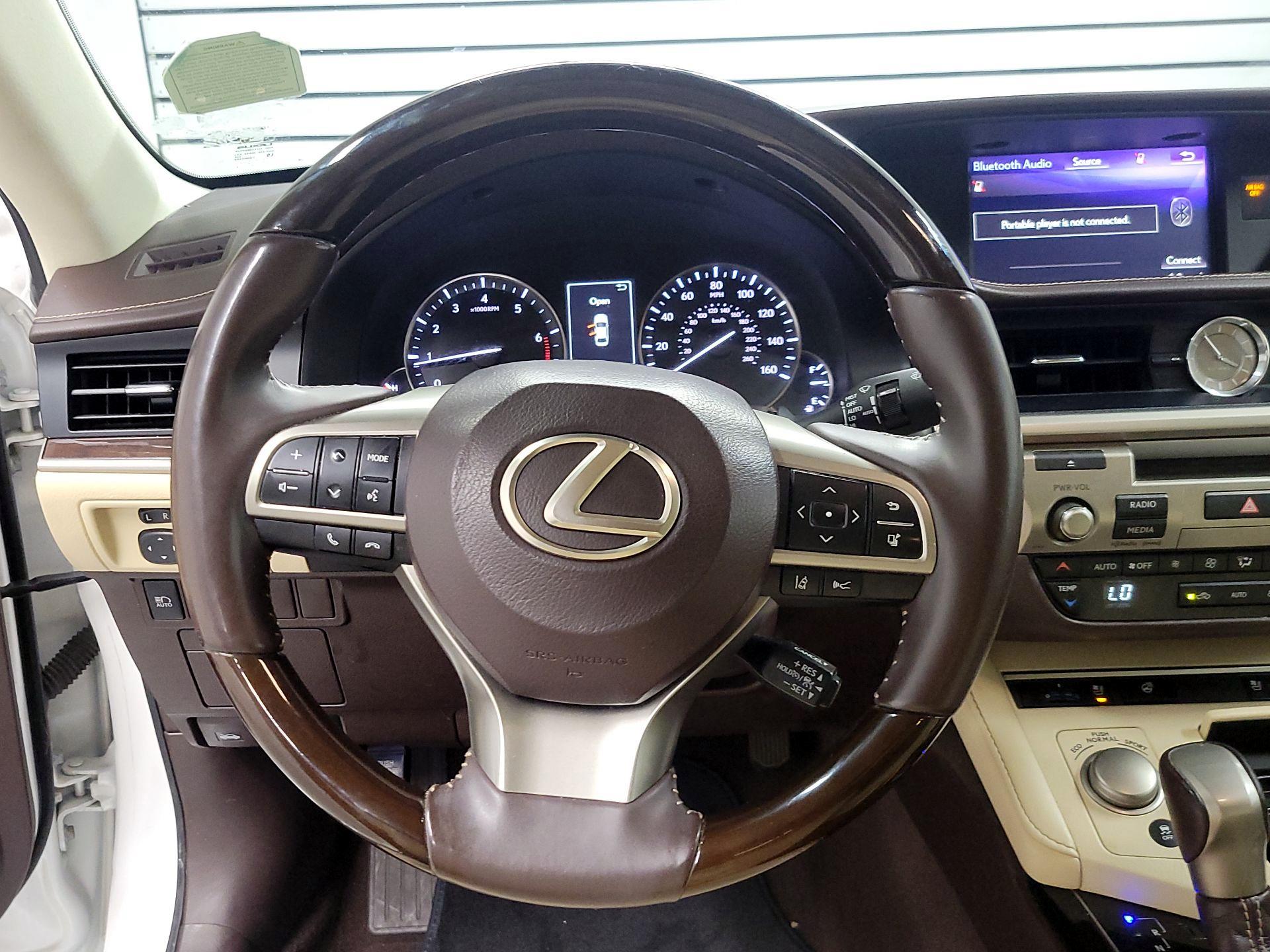 Thumbnail: 2017 Lexus ES - 10
