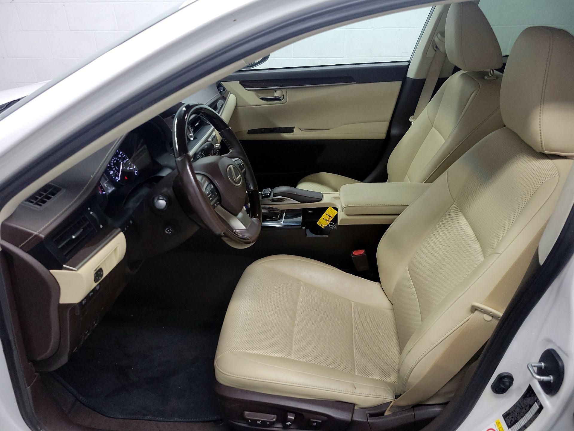 Thumbnail: 2017 Lexus ES - 11