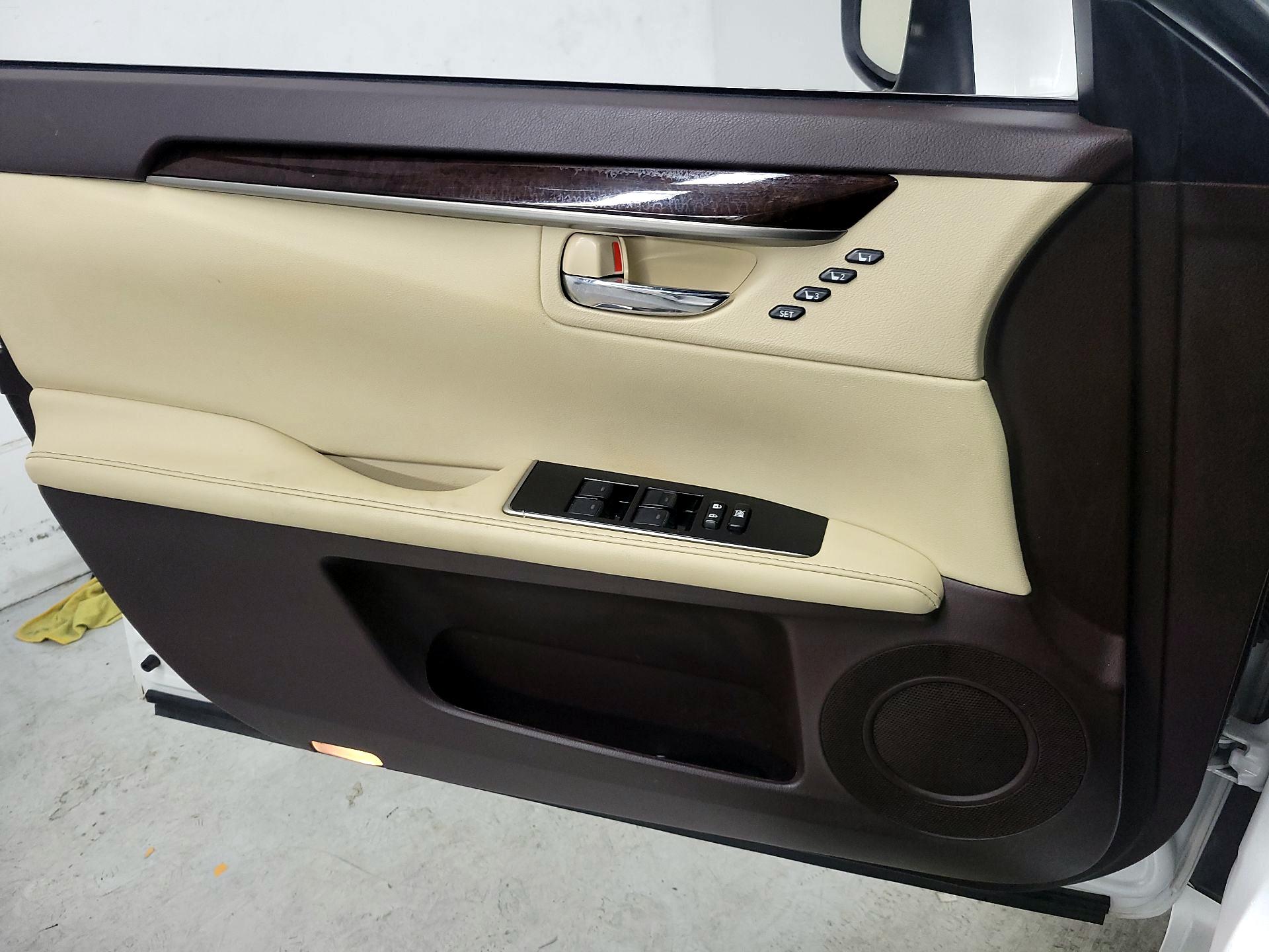 Thumbnail: 2017 Lexus ES - 12