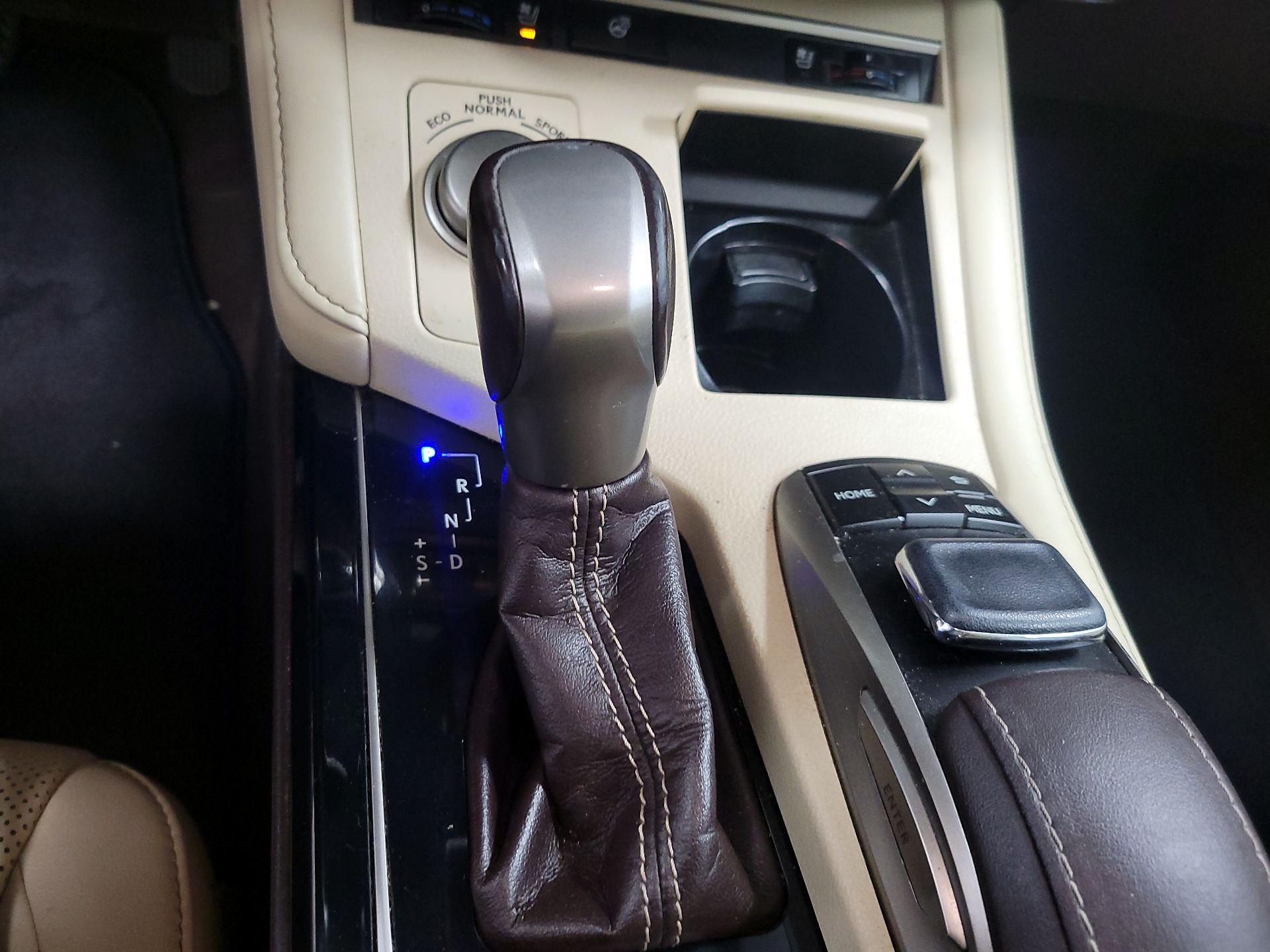 Thumbnail: 2017 Lexus ES - 16