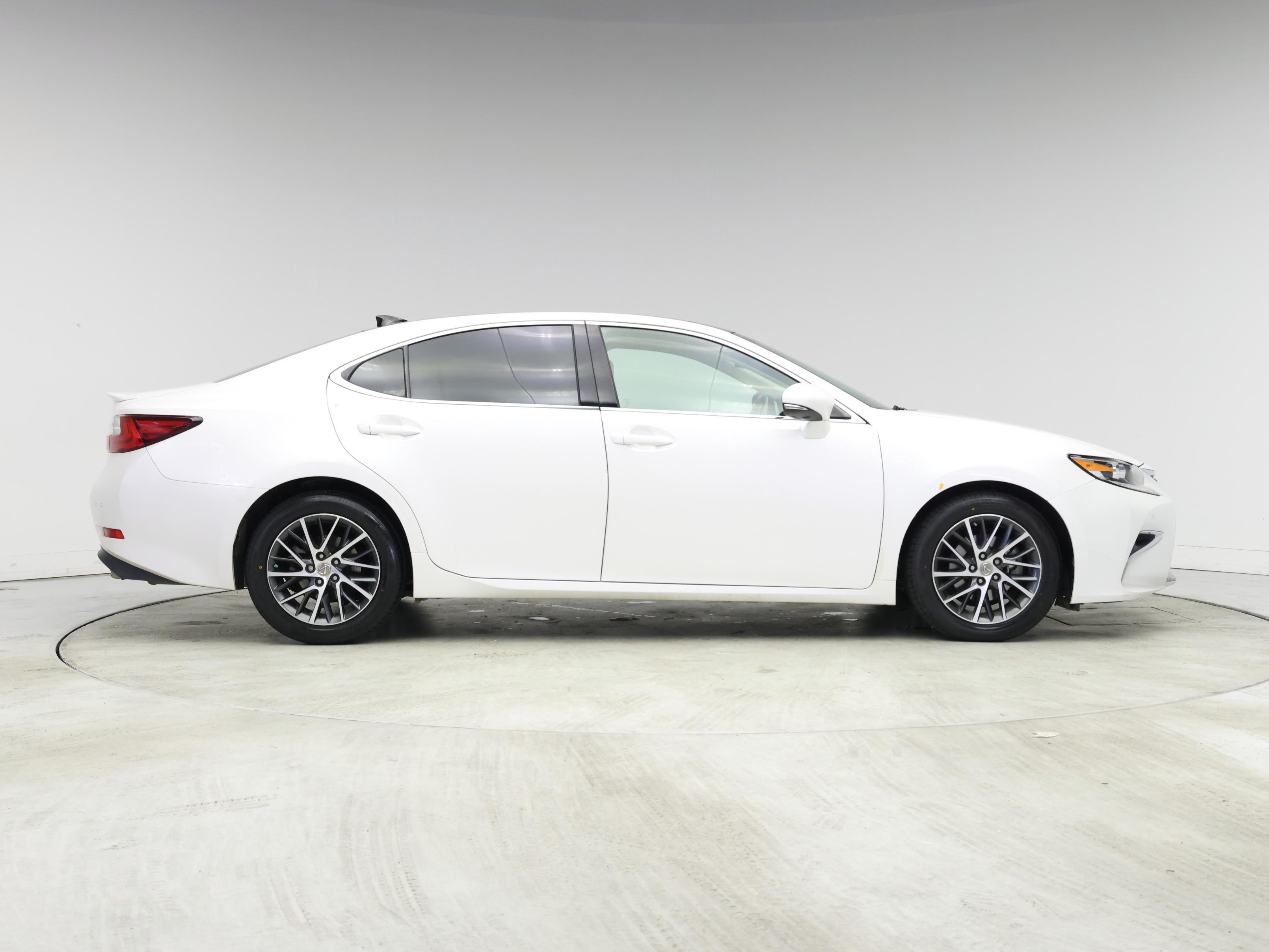 Thumbnail: 2017 Lexus ES - 7
