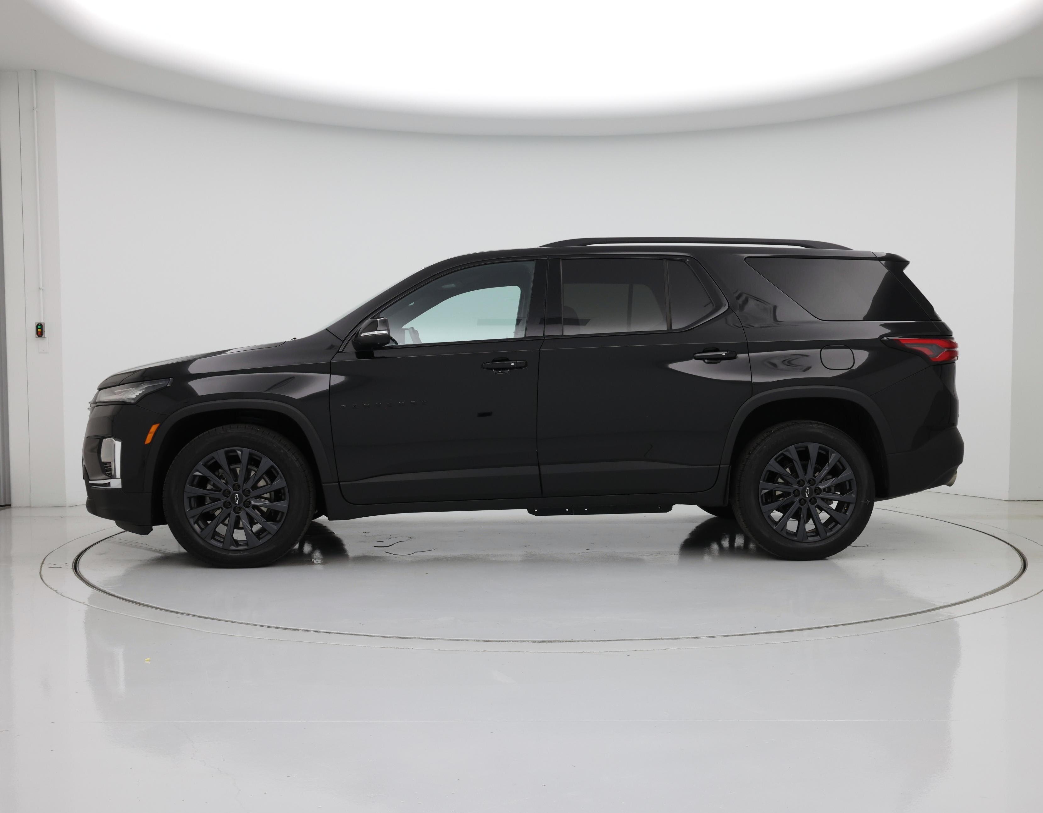 Thumbnail: 2023 Chevrolet Traverse - 3