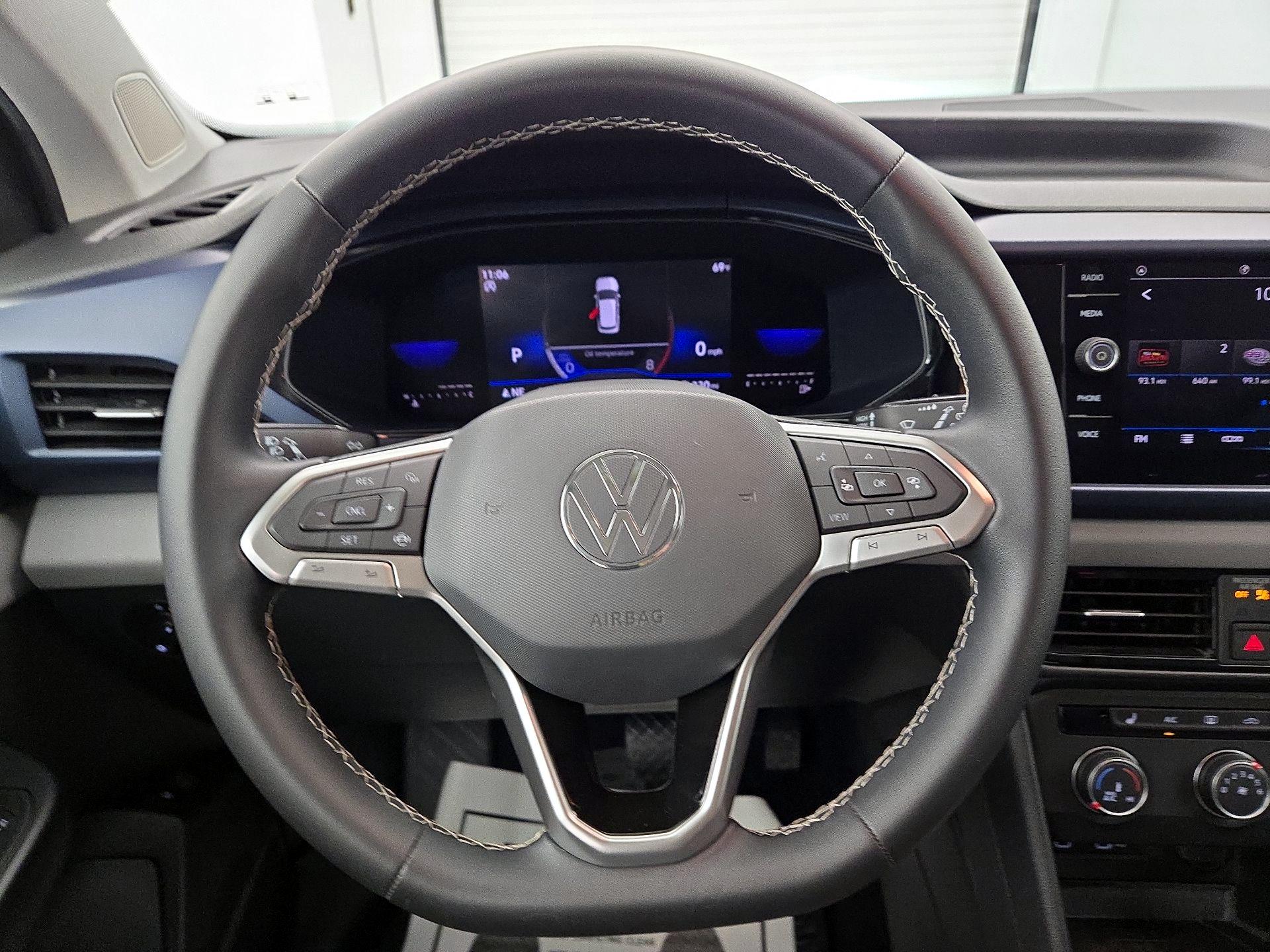 Thumbnail: 2022 Volkswagen Taos - 10