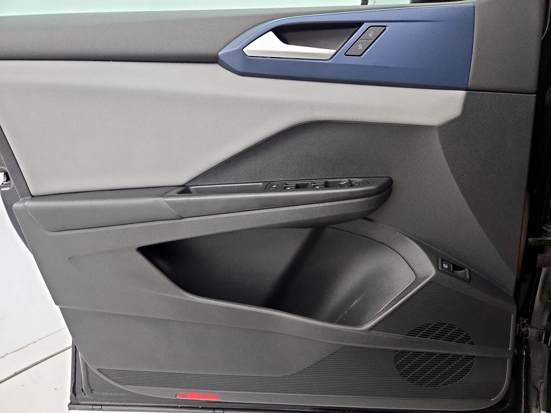 Thumbnail: 2022 Volkswagen Taos - 12