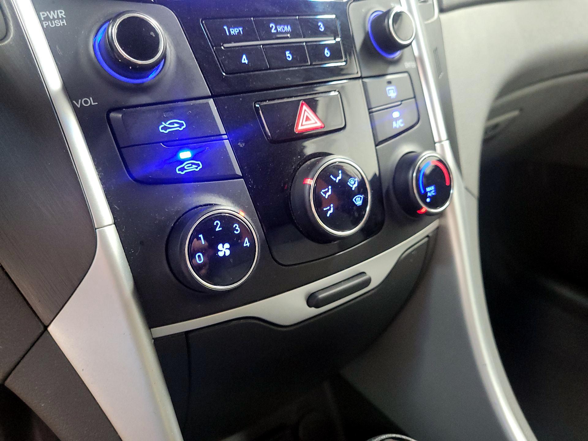 Thumbnail: 2014 Hyundai Sonata - 15