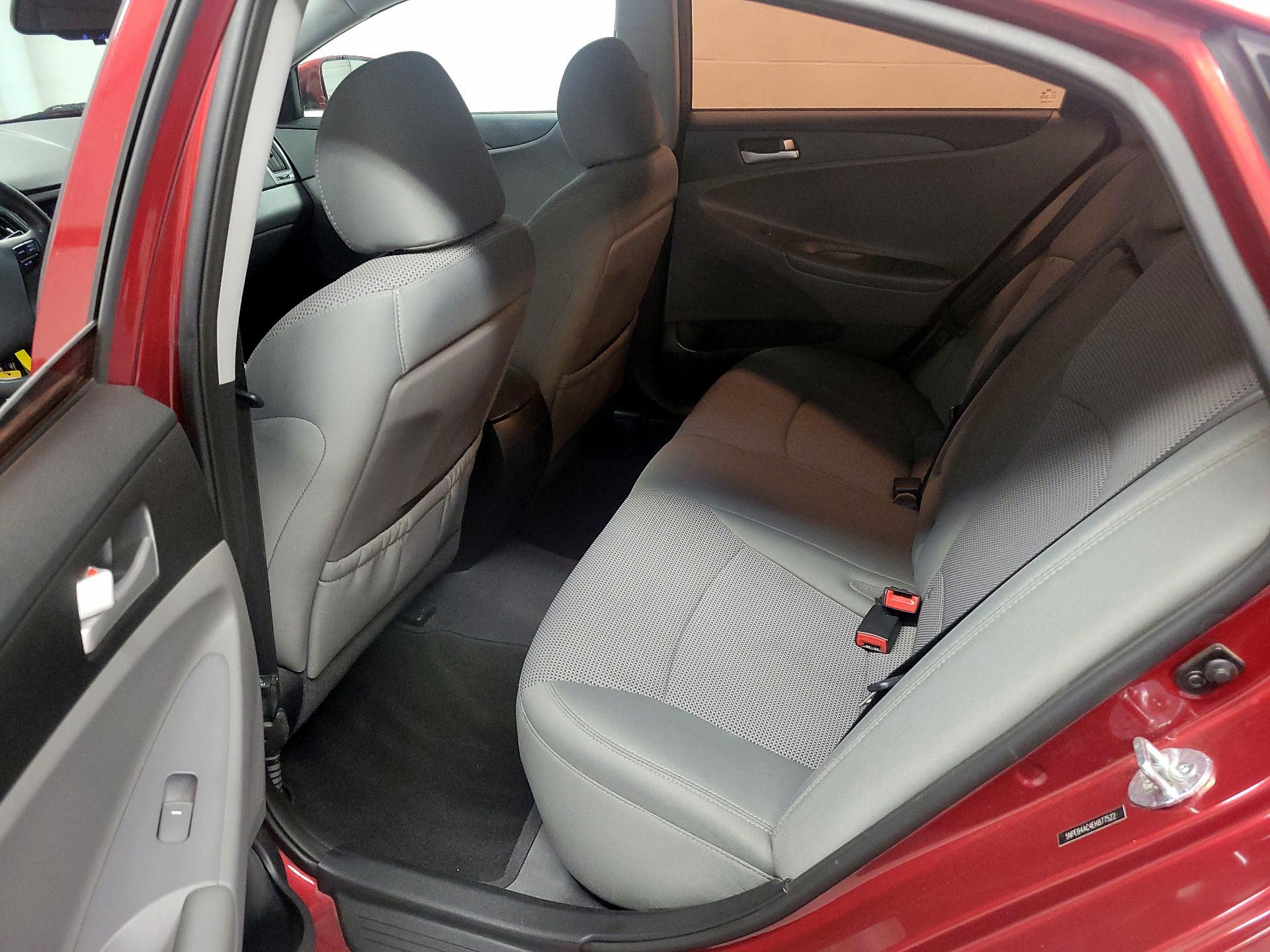 Thumbnail: 2014 Hyundai Sonata - 18