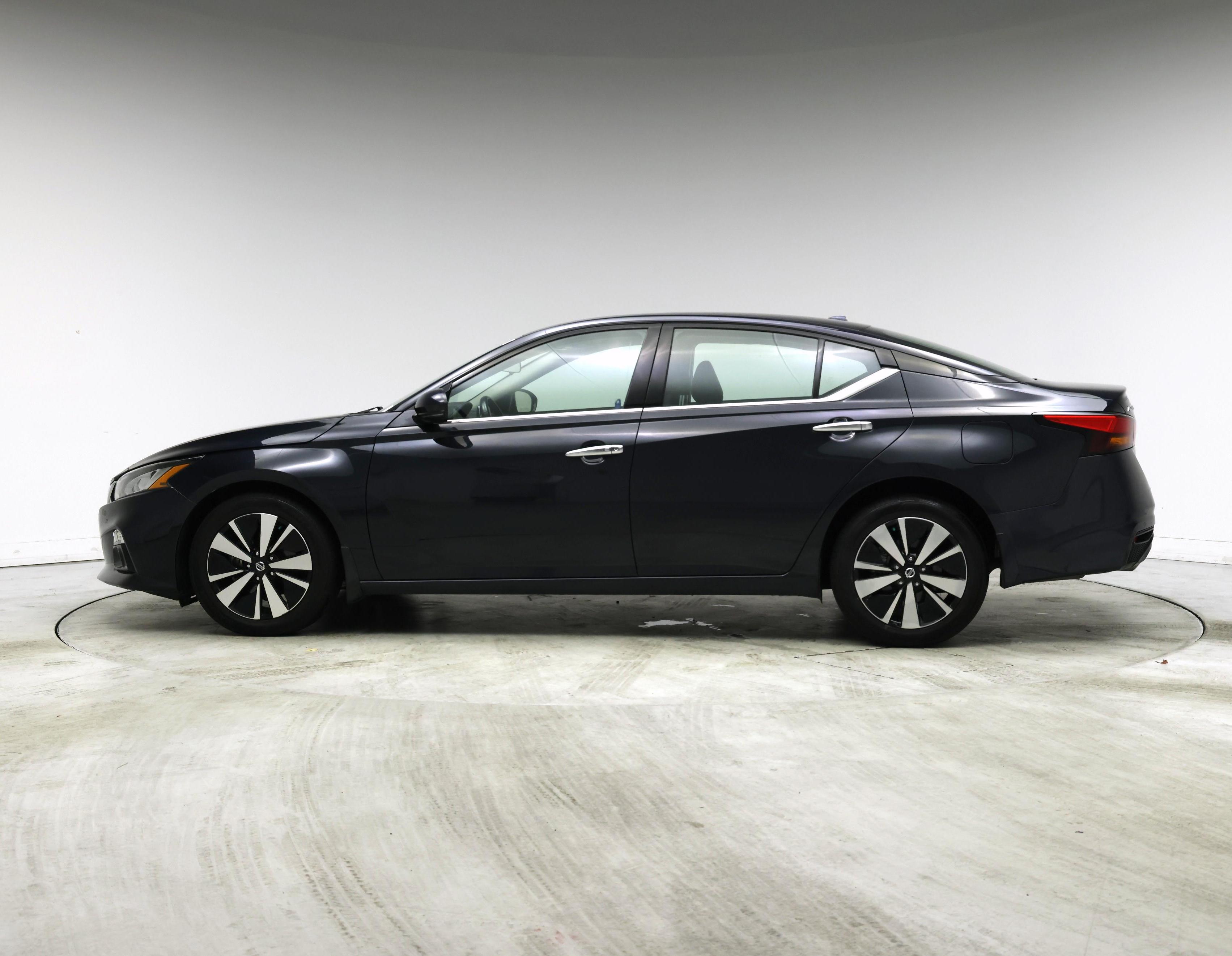 Thumbnail: 2021 Nissan Altima - 3