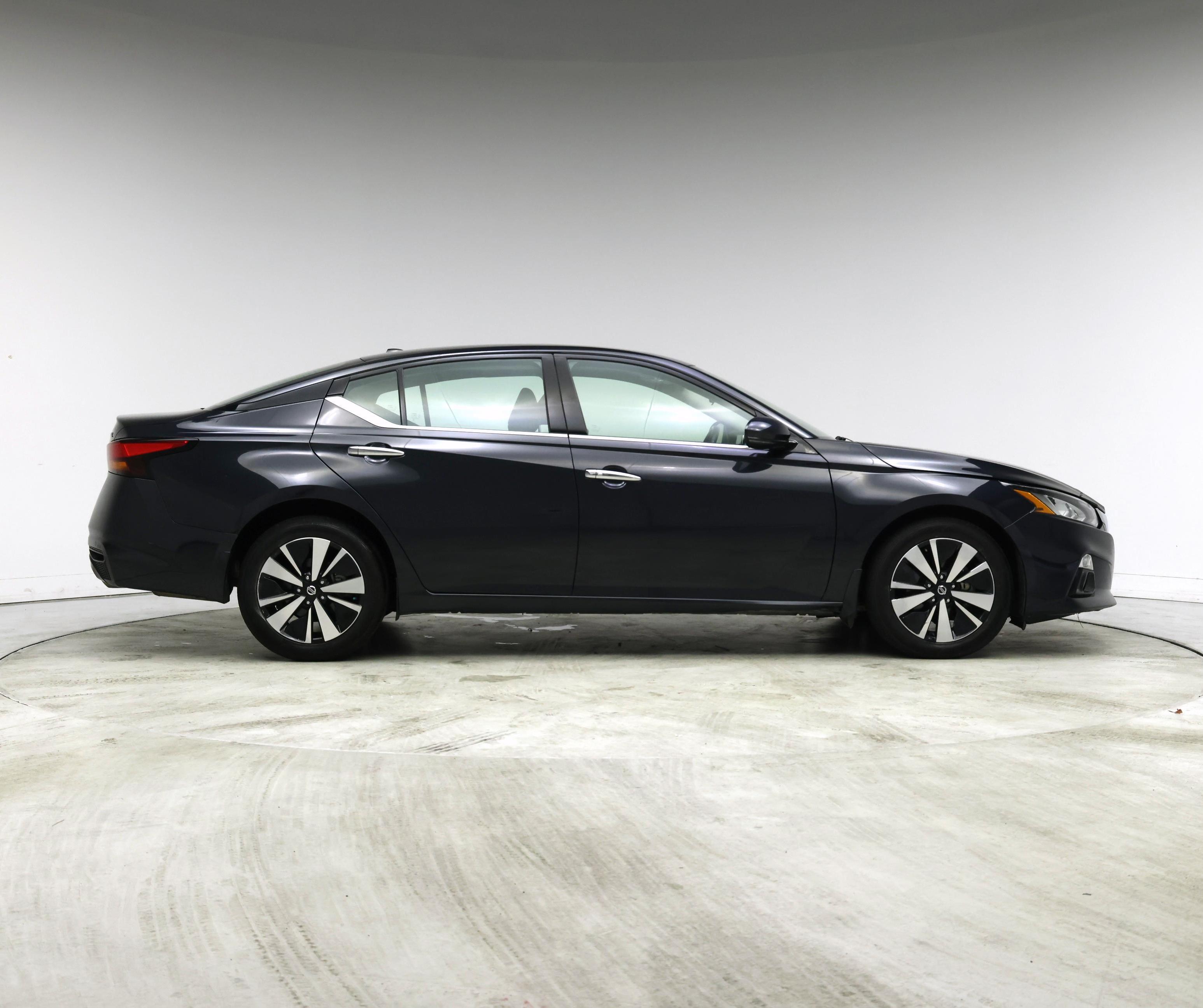 Thumbnail: 2021 Nissan Altima - 7