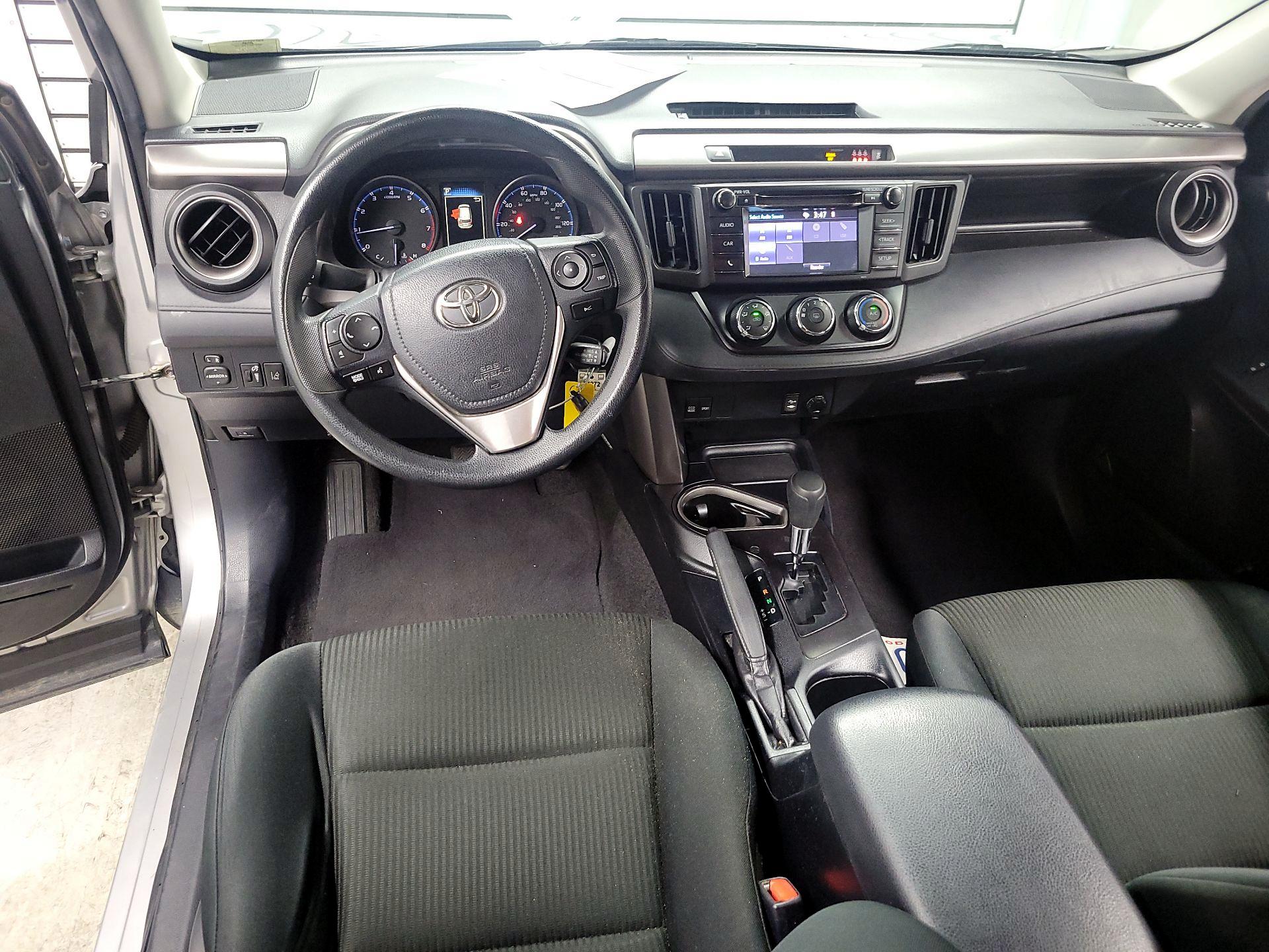 Thumbnail: 2018 Toyota RAV4 - 9
