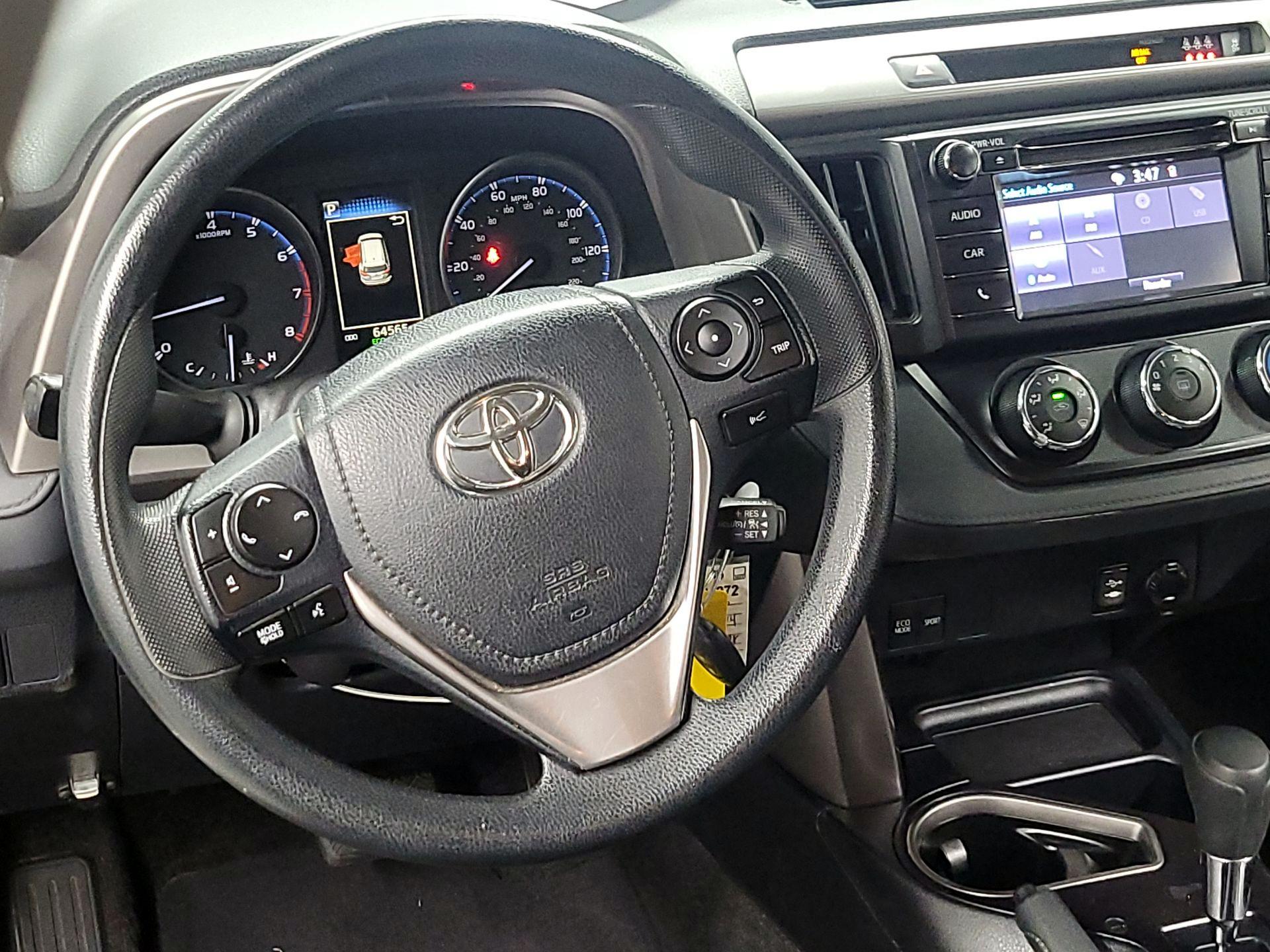 Thumbnail: 2018 Toyota RAV4 - 10