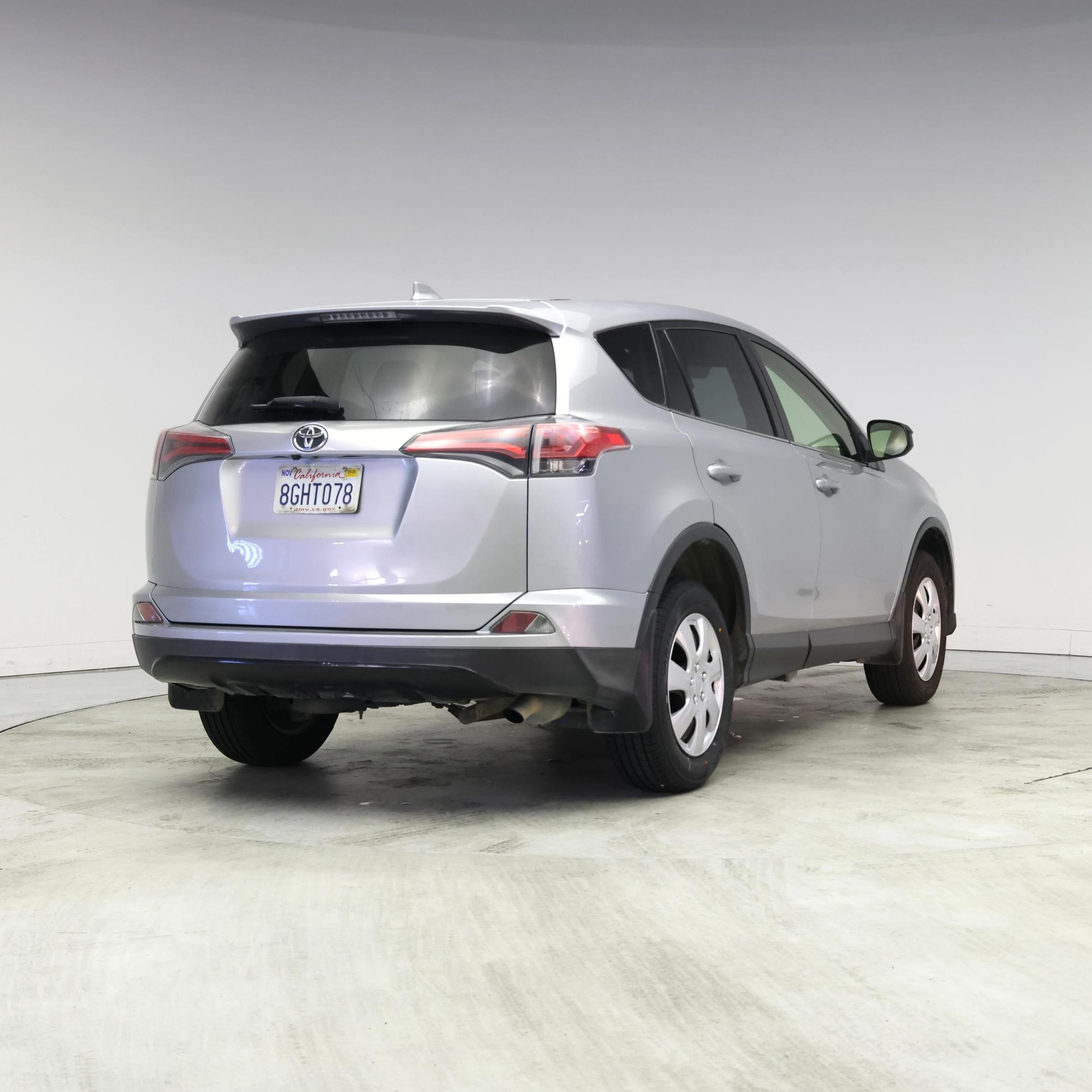 Thumbnail: 2018 Toyota RAV4 - 8