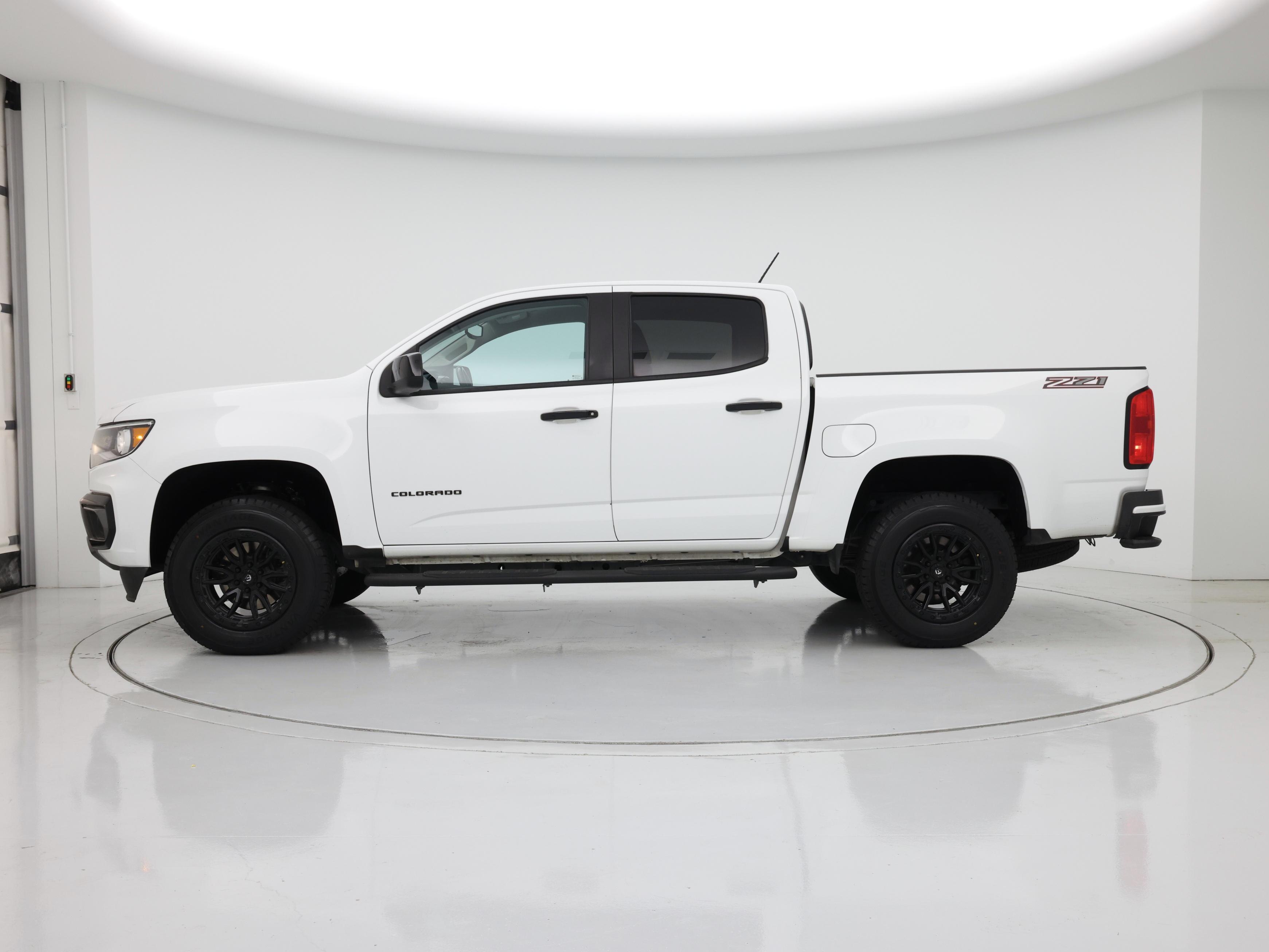 Thumbnail: 2021 Chevrolet Colorado - 3