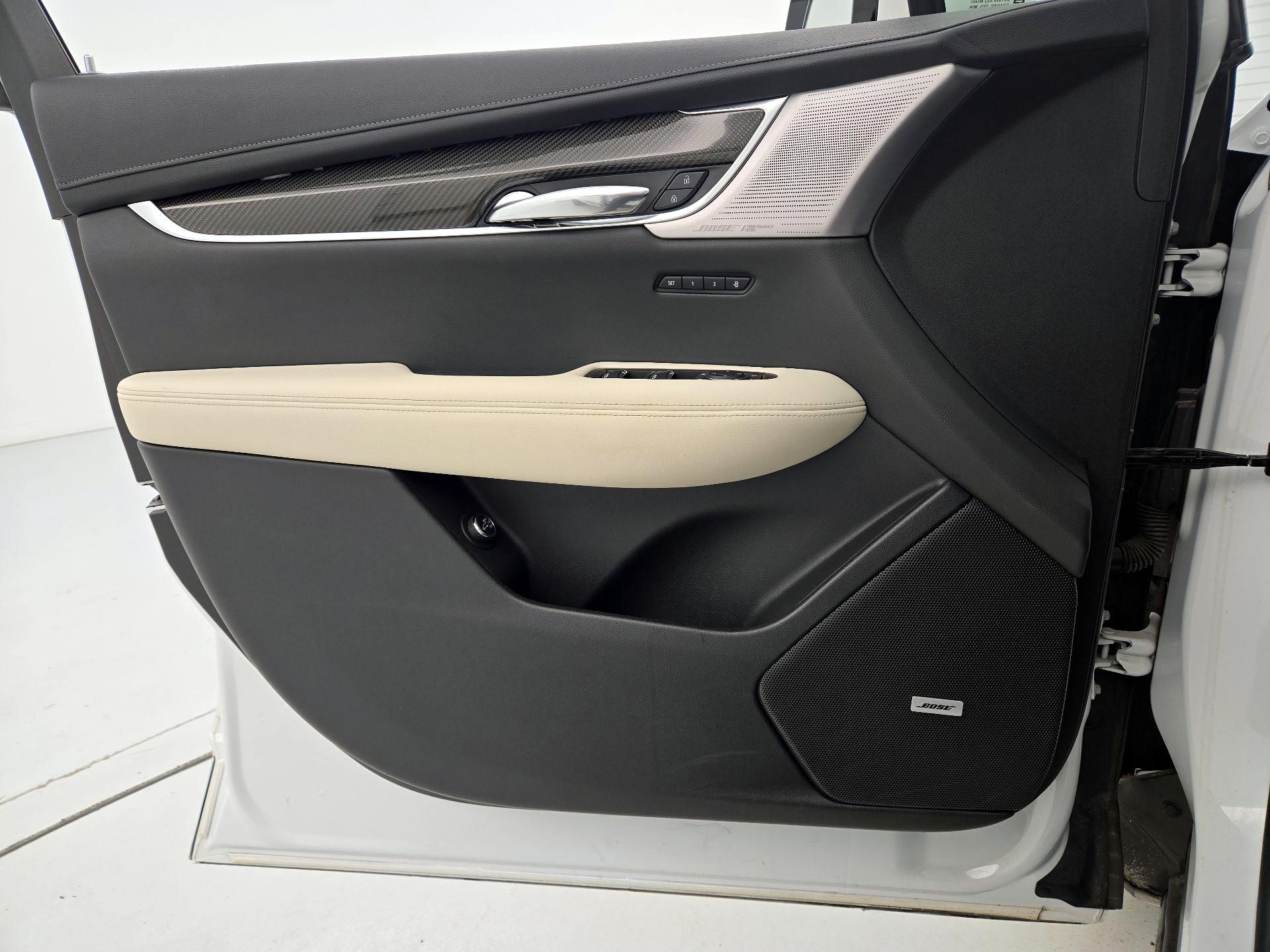 Thumbnail: 2021 Cadillac XT6 - 12