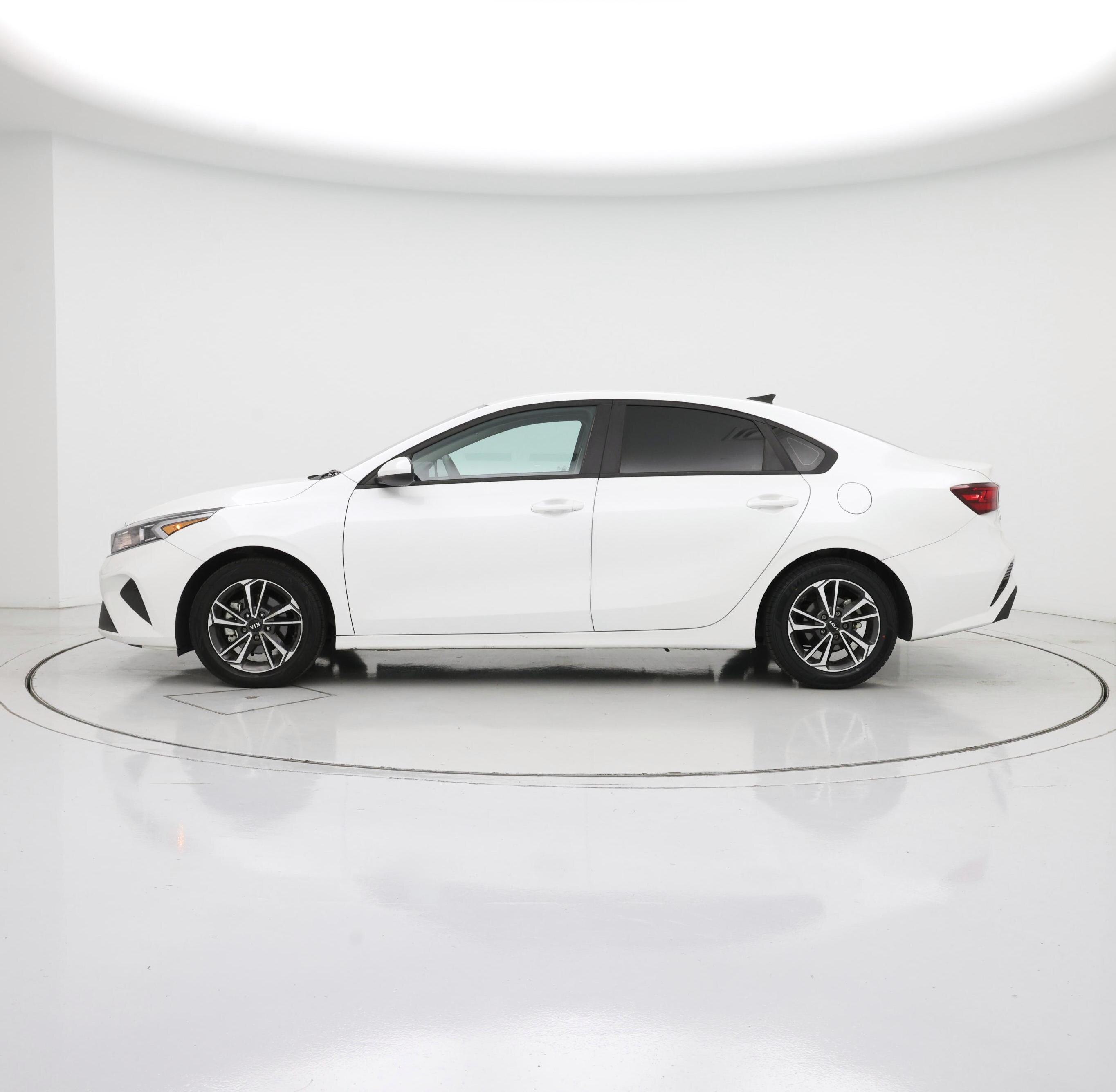 Thumbnail: 2023 Kia Forte - 3