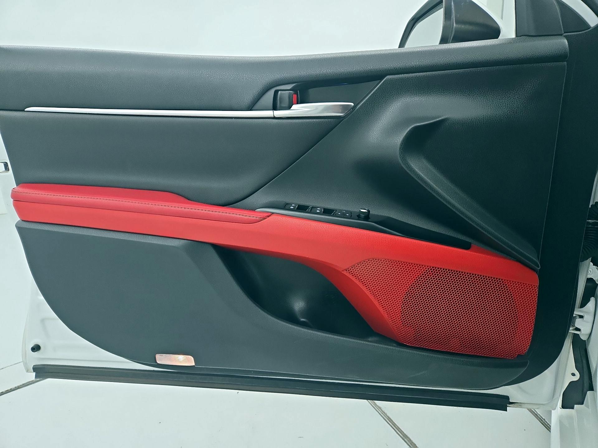 Thumbnail: 2019 Toyota Camry - 12