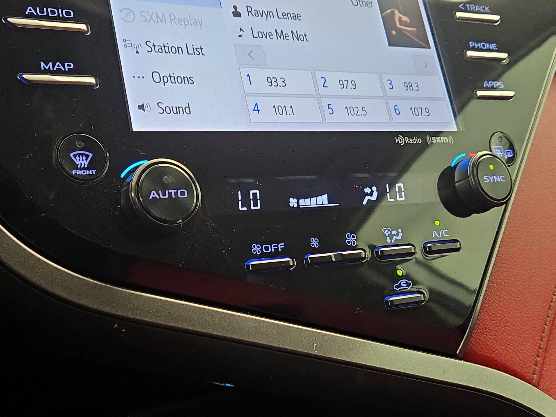 Thumbnail: 2019 Toyota Camry - 16