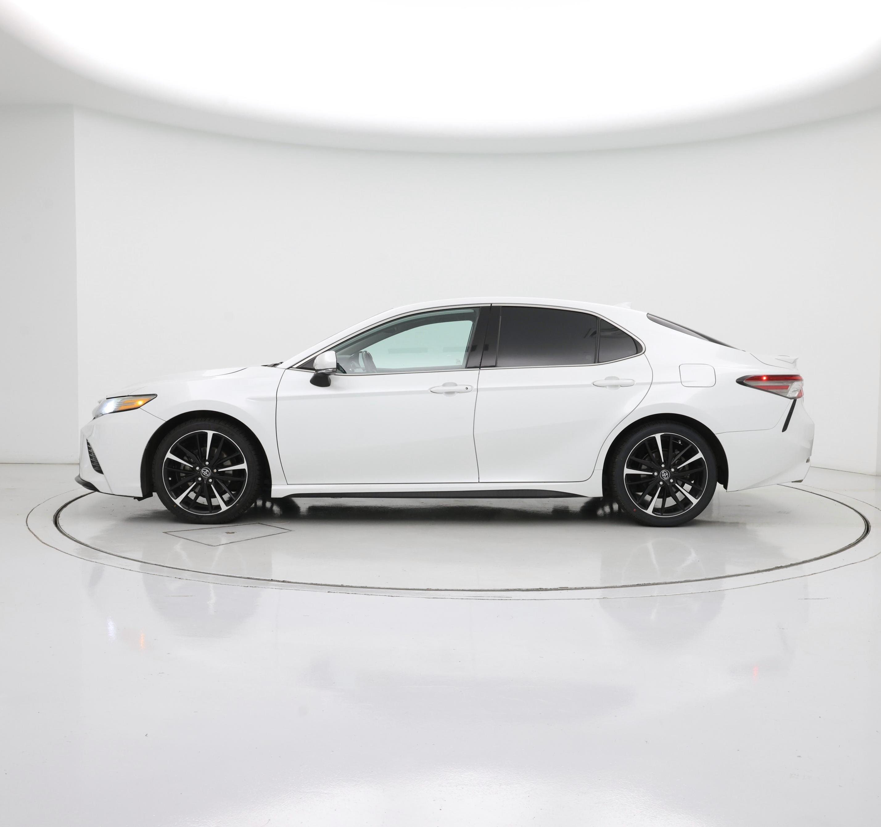Thumbnail: 2019 Toyota Camry - 3