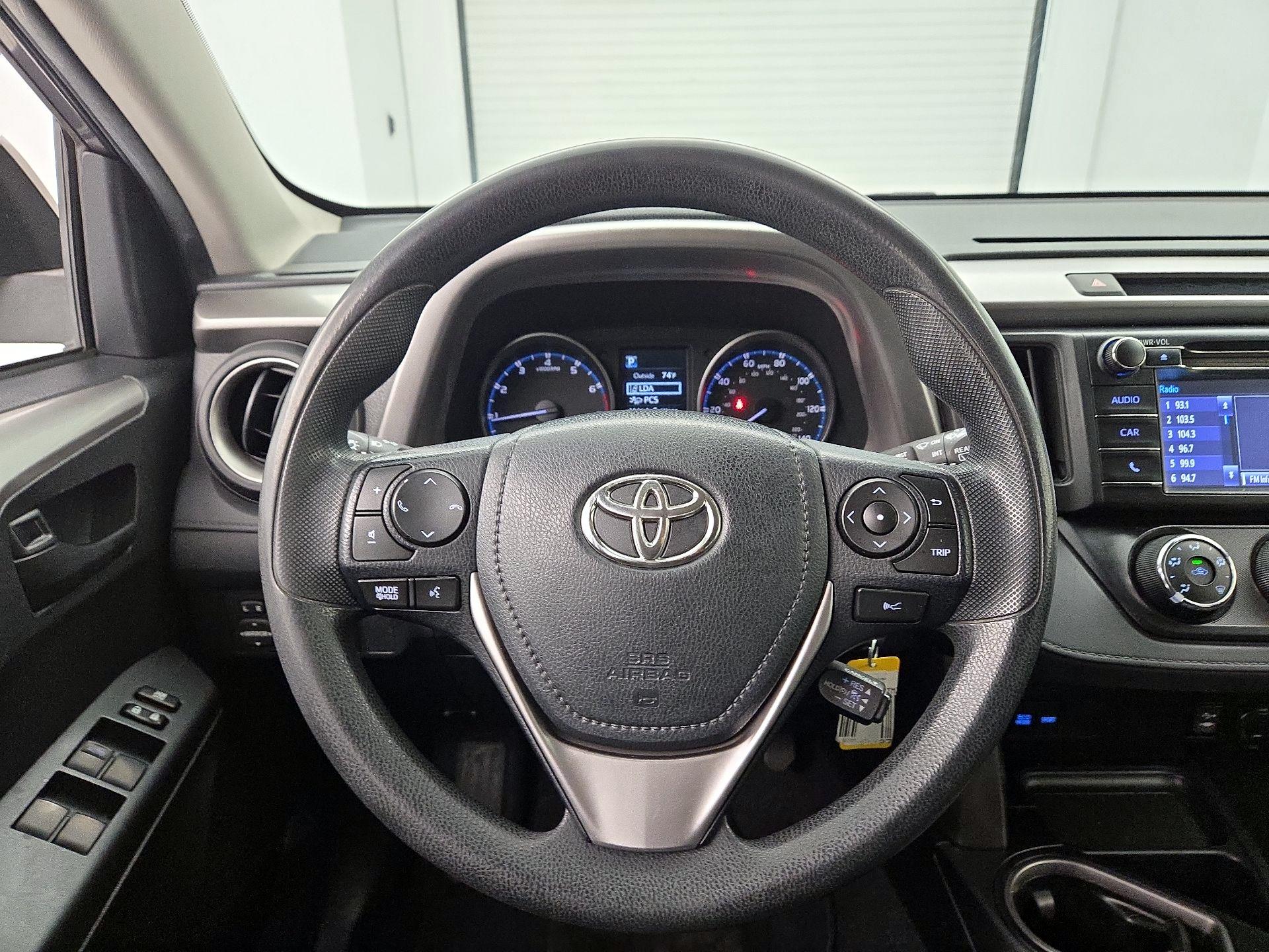 Thumbnail: 2017 Toyota RAV4 - 10