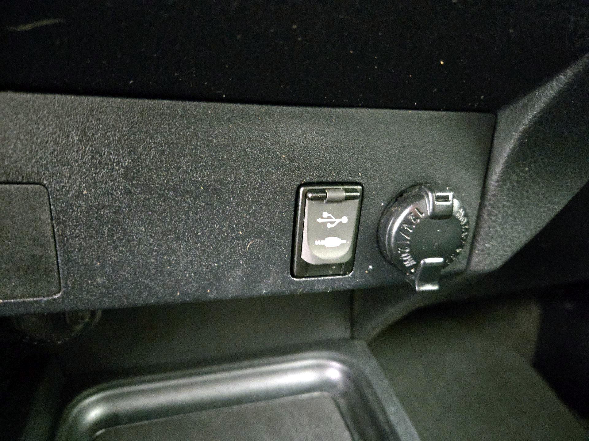 Thumbnail: 2017 Toyota RAV4 - 18