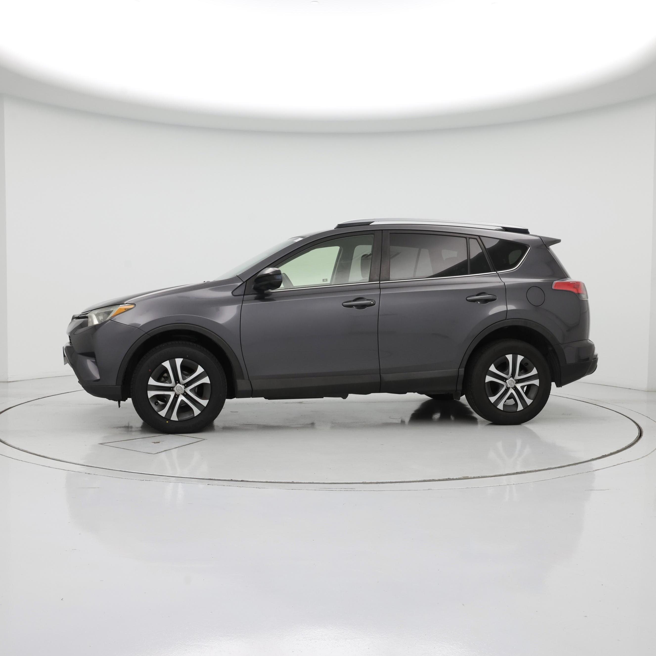 Thumbnail: 2017 Toyota RAV4 - 3