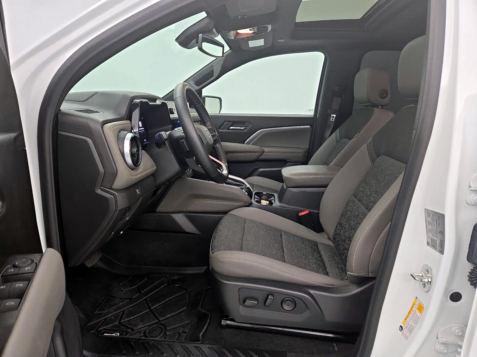 Thumbnail: 2024 Chevrolet Colorado - 11