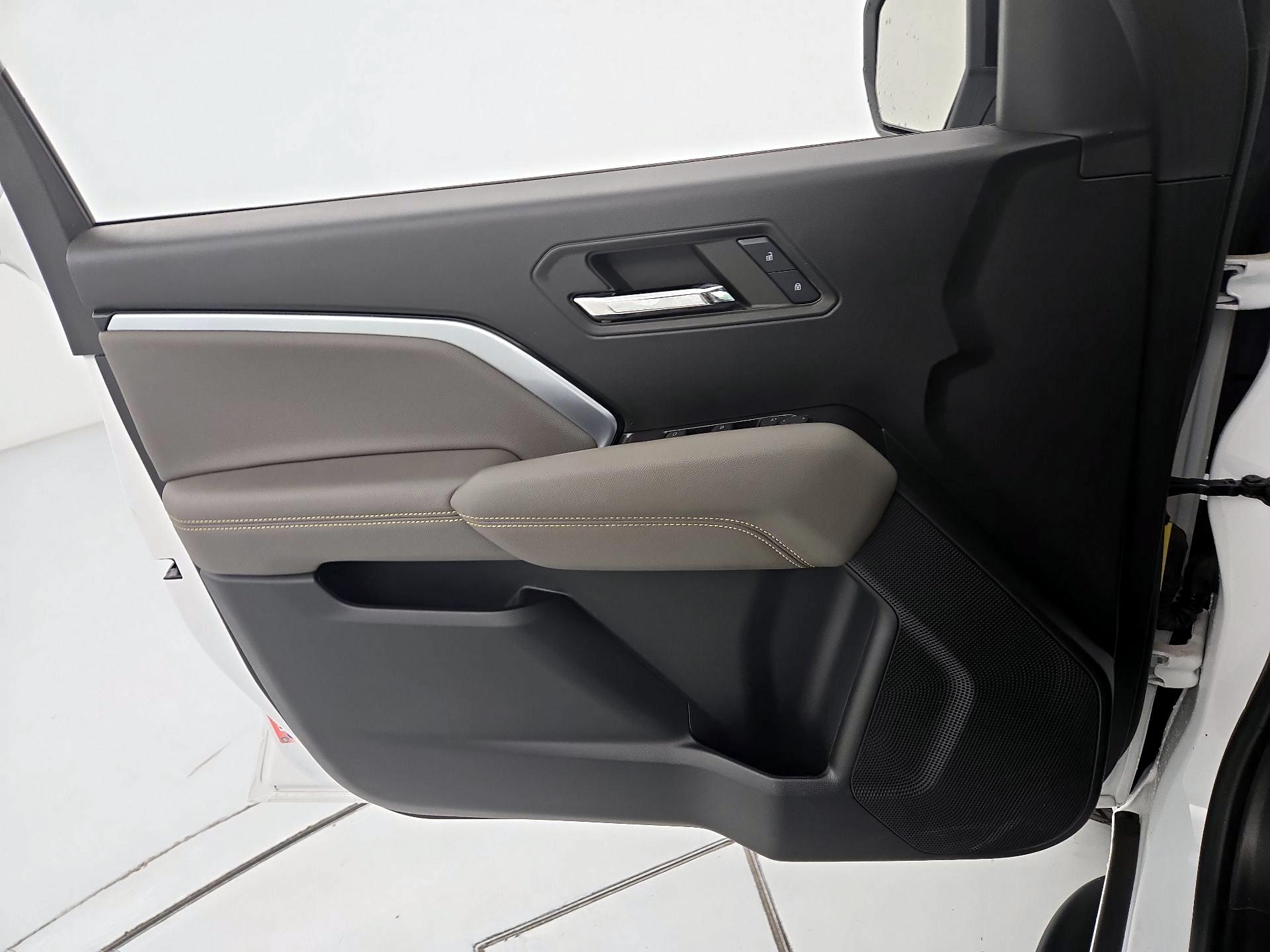 Thumbnail: 2024 Chevrolet Colorado - 12