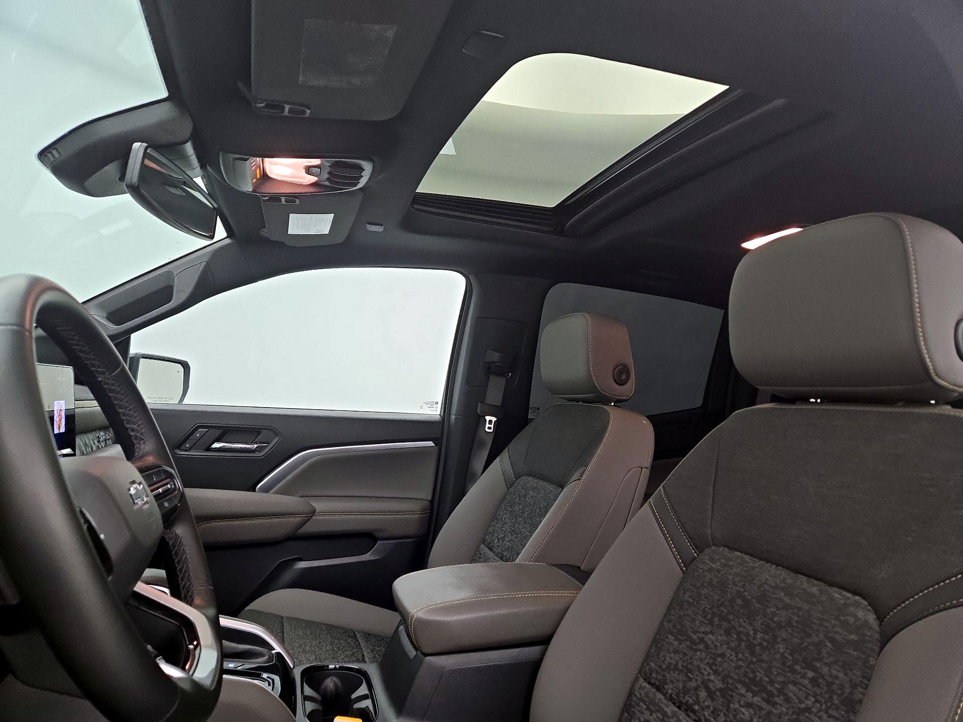 Thumbnail: 2024 Chevrolet Colorado - 19