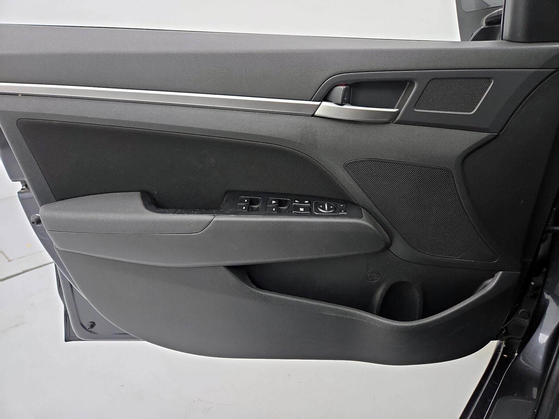 Thumbnail: 2020 Hyundai Elantra - 12