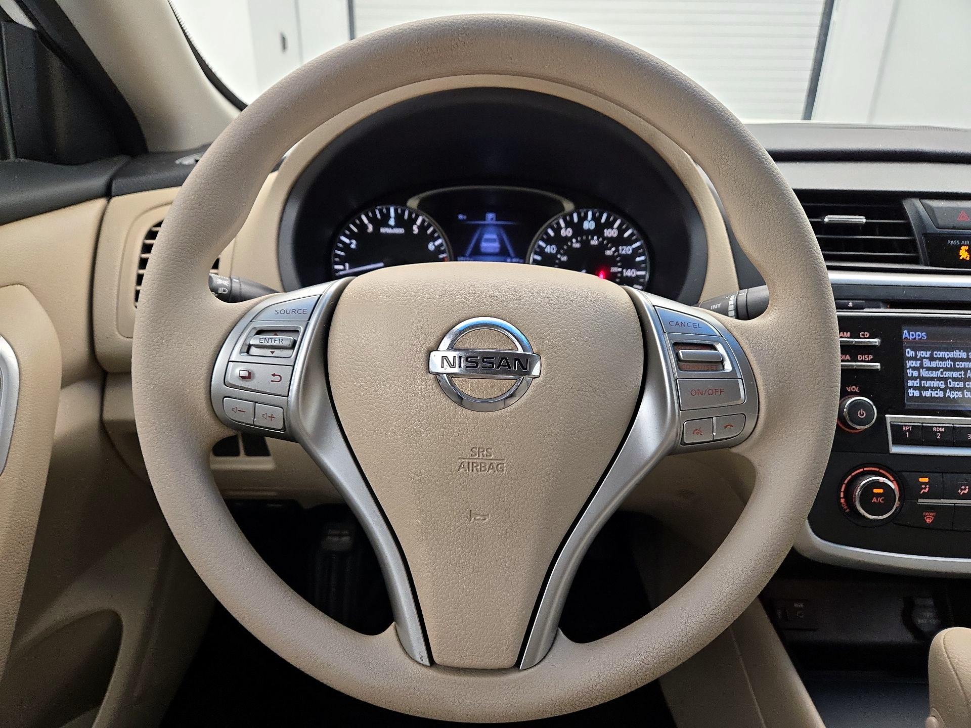 Thumbnail: 2016 Nissan Altima - 10