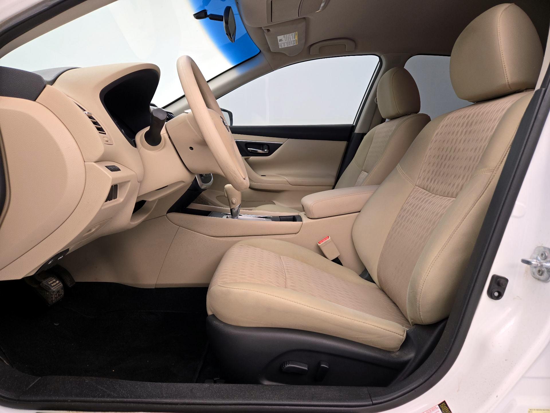 Thumbnail: 2016 Nissan Altima - 11