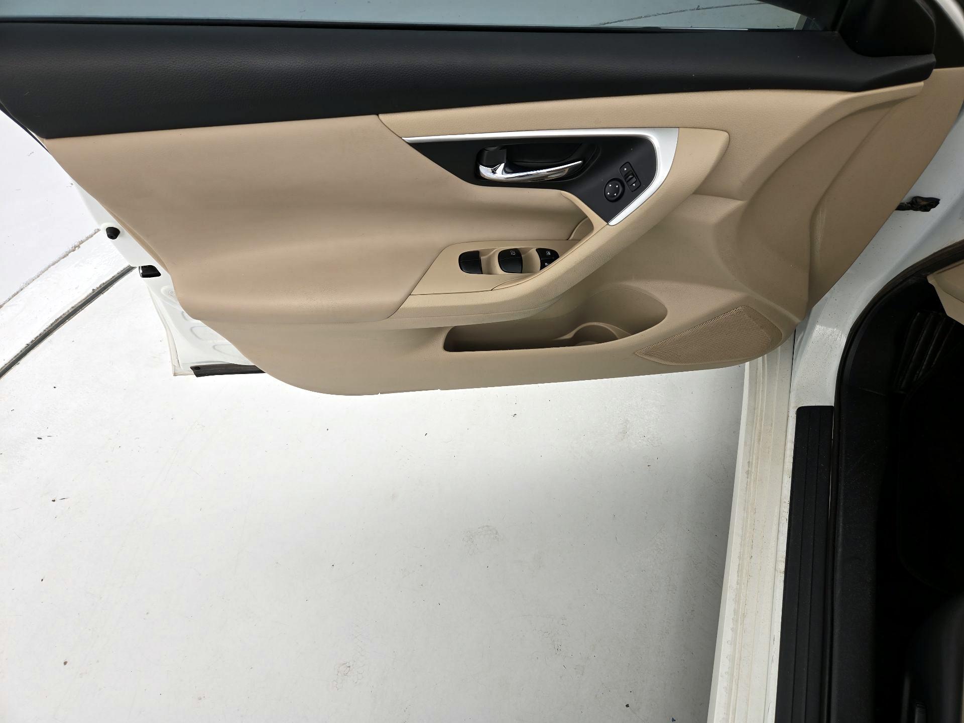 Thumbnail: 2016 Nissan Altima - 12