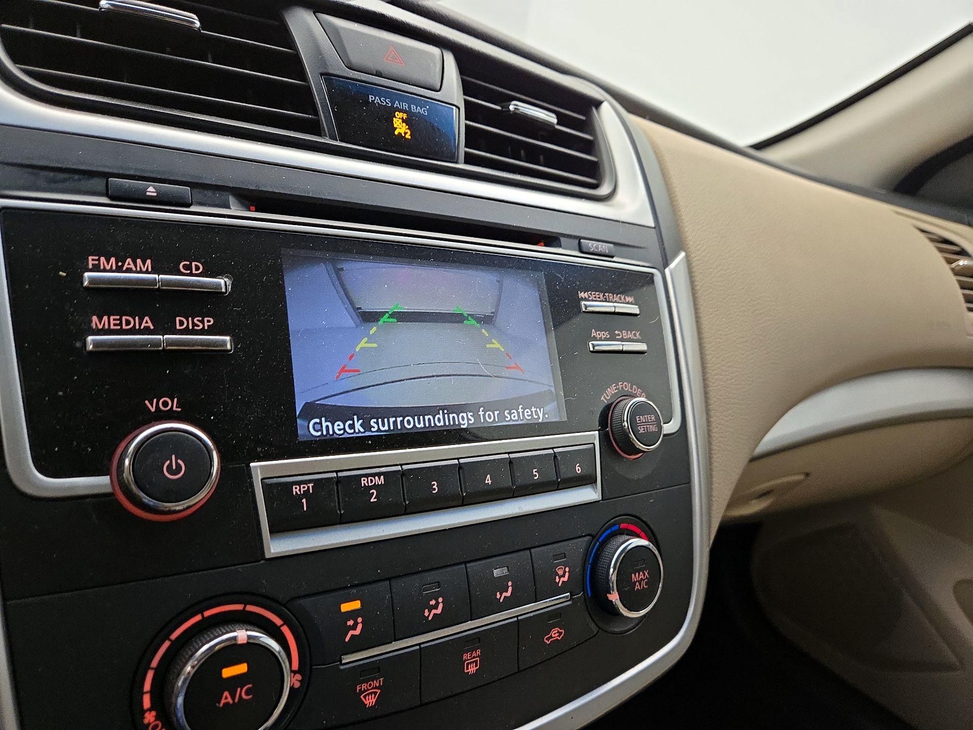 Thumbnail: 2016 Nissan Altima - 14