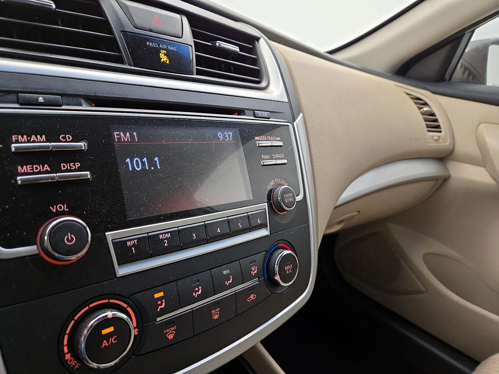 Thumbnail: 2016 Nissan Altima - 15