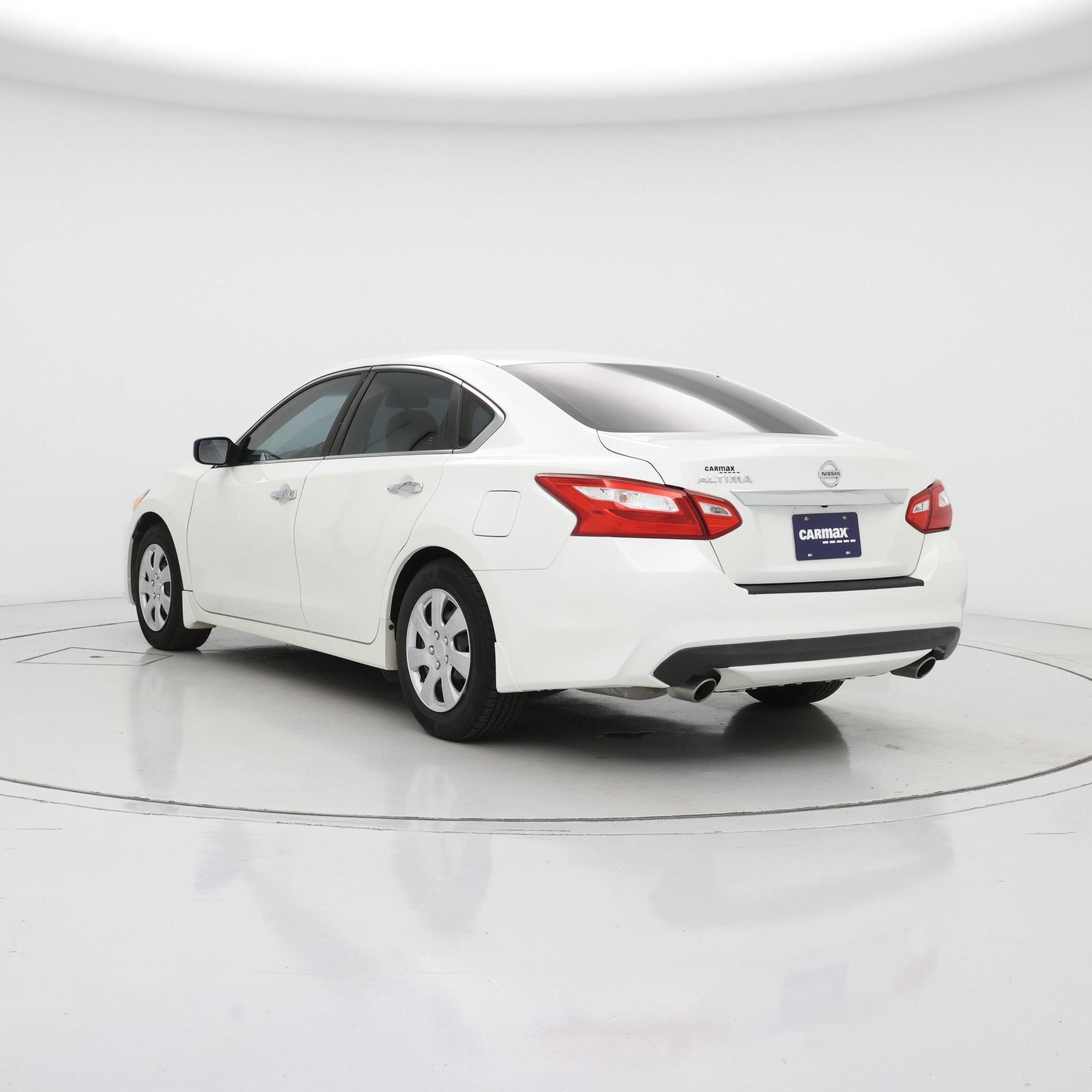 Thumbnail: 2016 Nissan Altima - 2