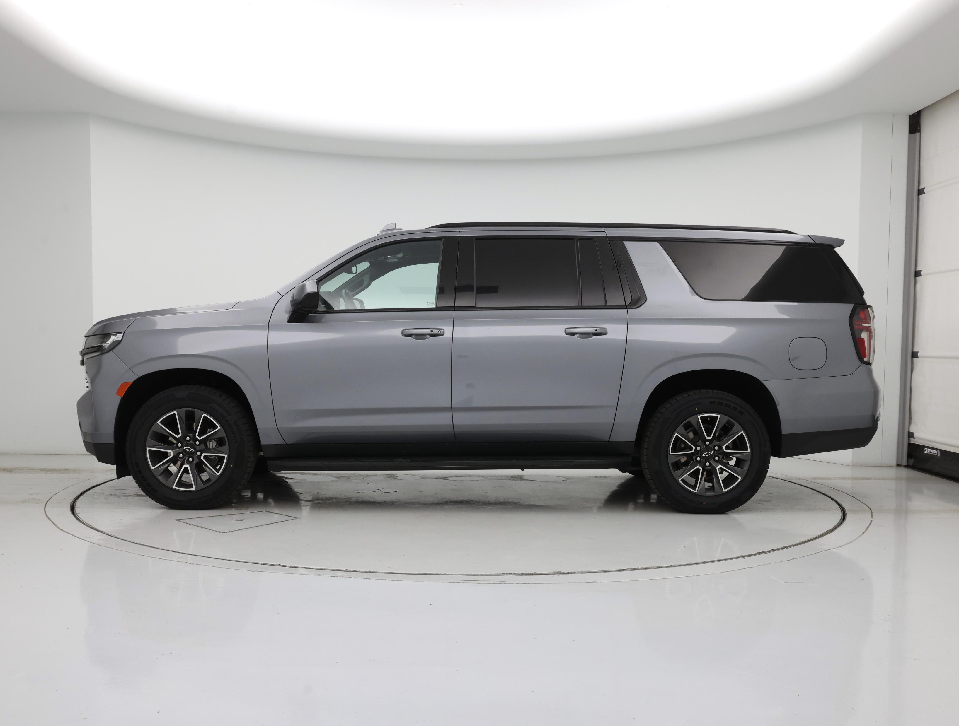 Thumbnail: 2022 Chevrolet Suburban - 3