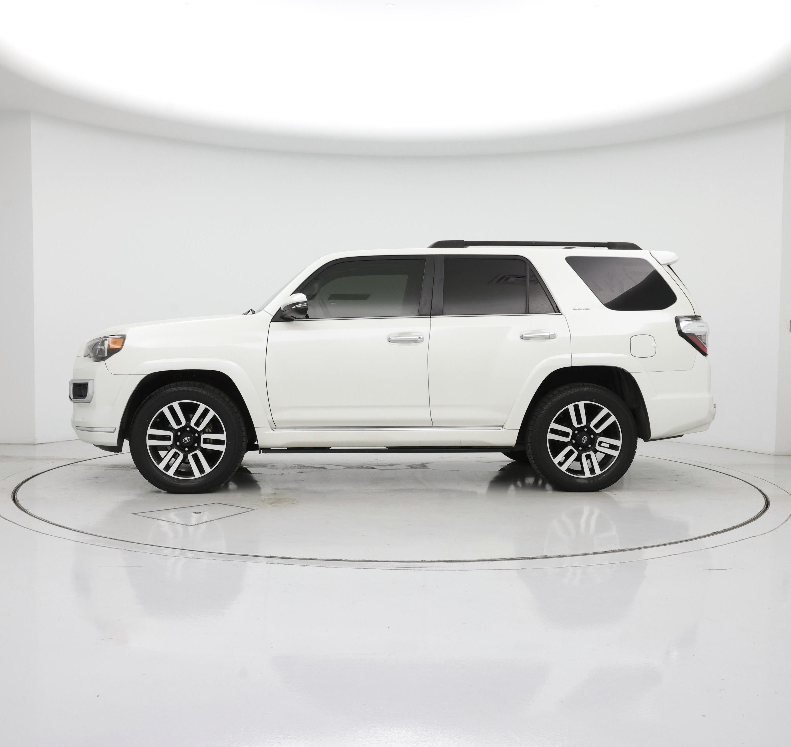 Thumbnail: 2018 Toyota 4Runner - 3