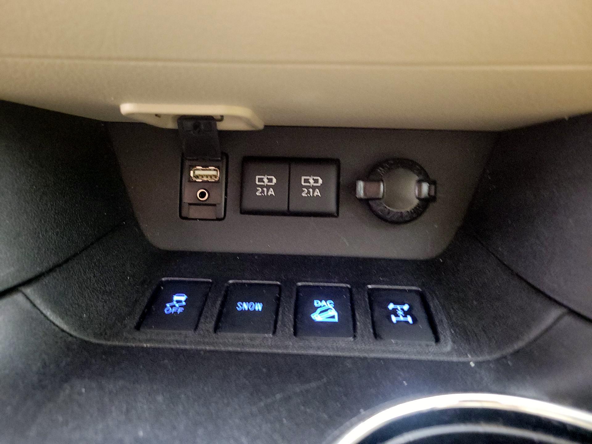 Thumbnail: 2018 Toyota Highlander - 18