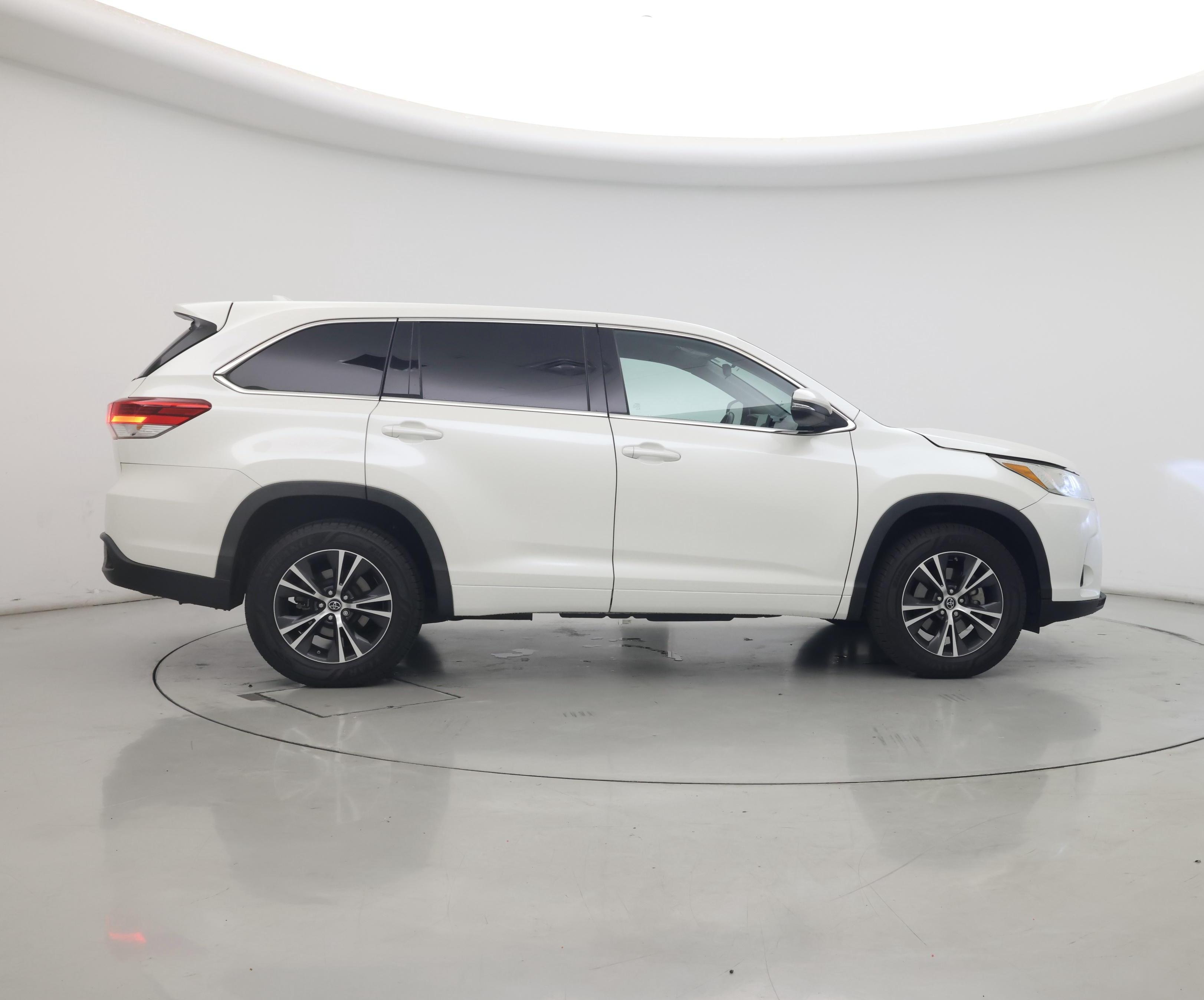 Thumbnail: 2018 Toyota Highlander - 7