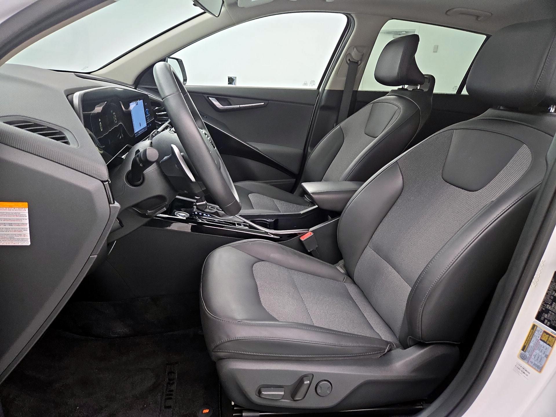 Thumbnail: 2023 Kia Niro - 11