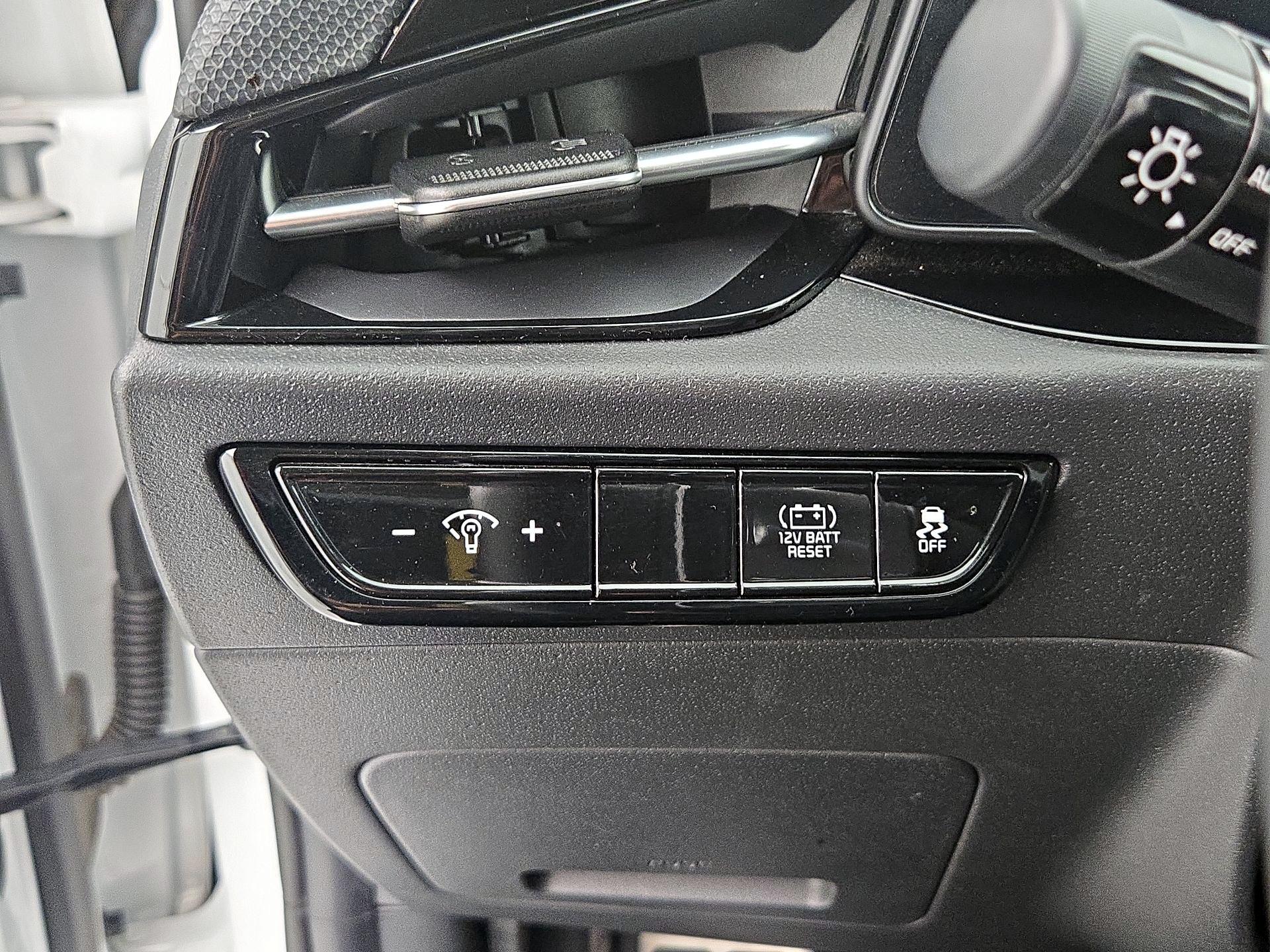 Thumbnail: 2023 Kia Niro - 13