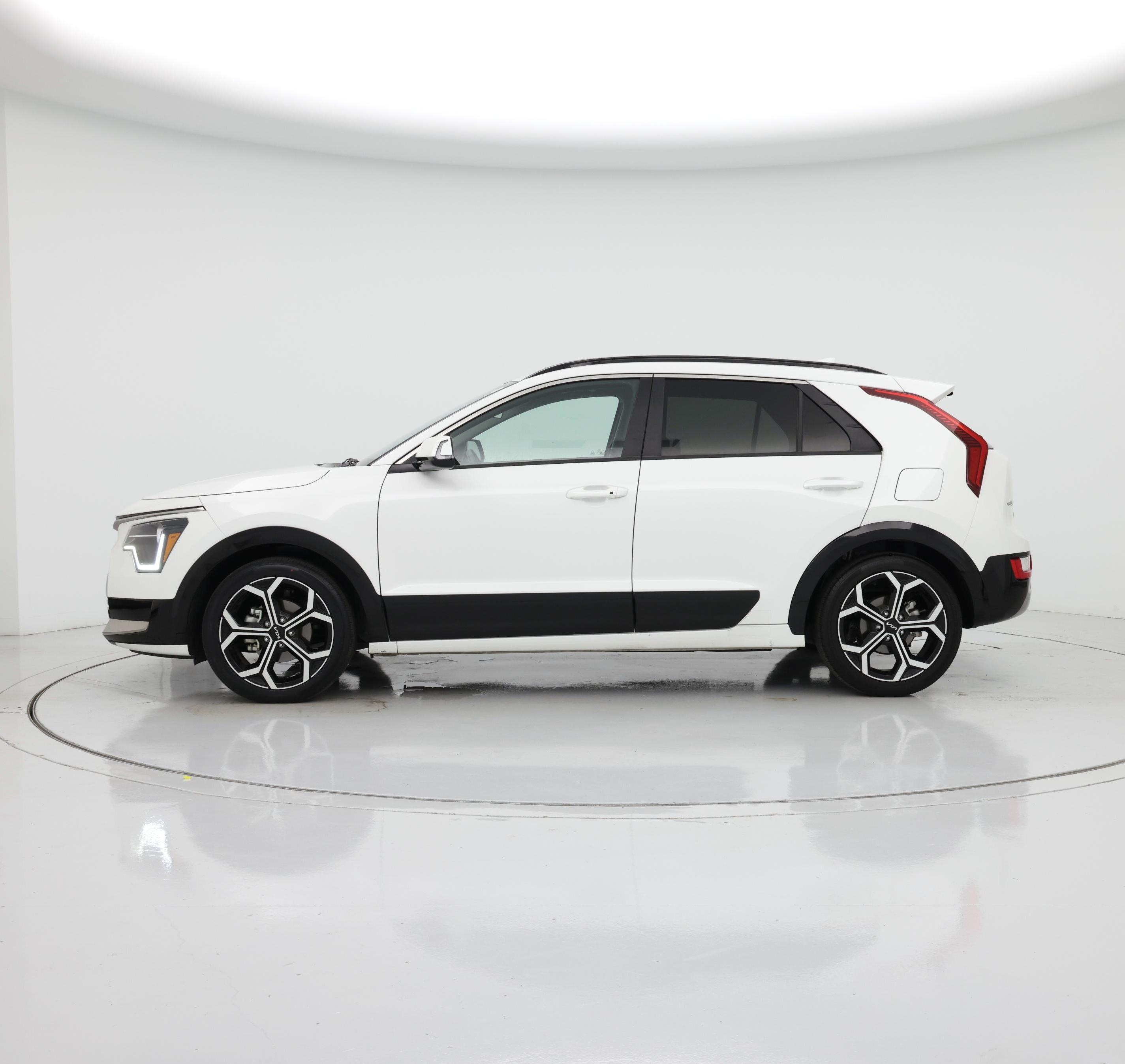 Thumbnail: 2023 Kia Niro - 3