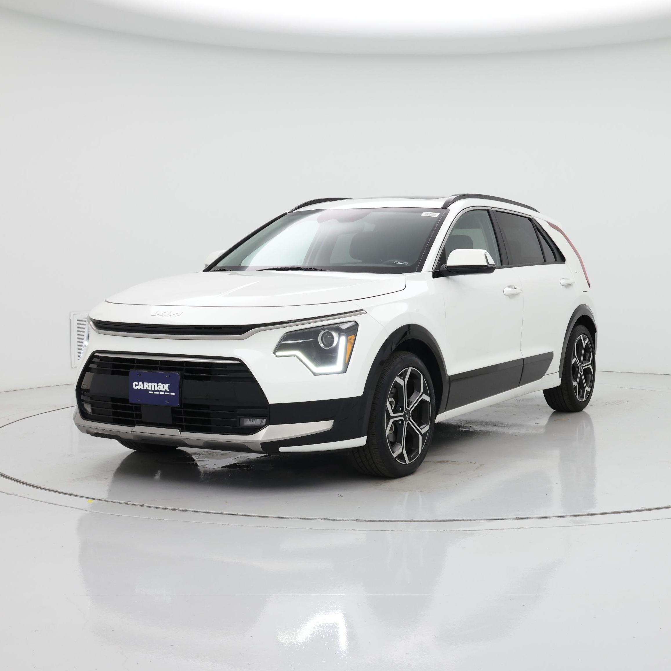 Thumbnail: 2023 Kia Niro - 4