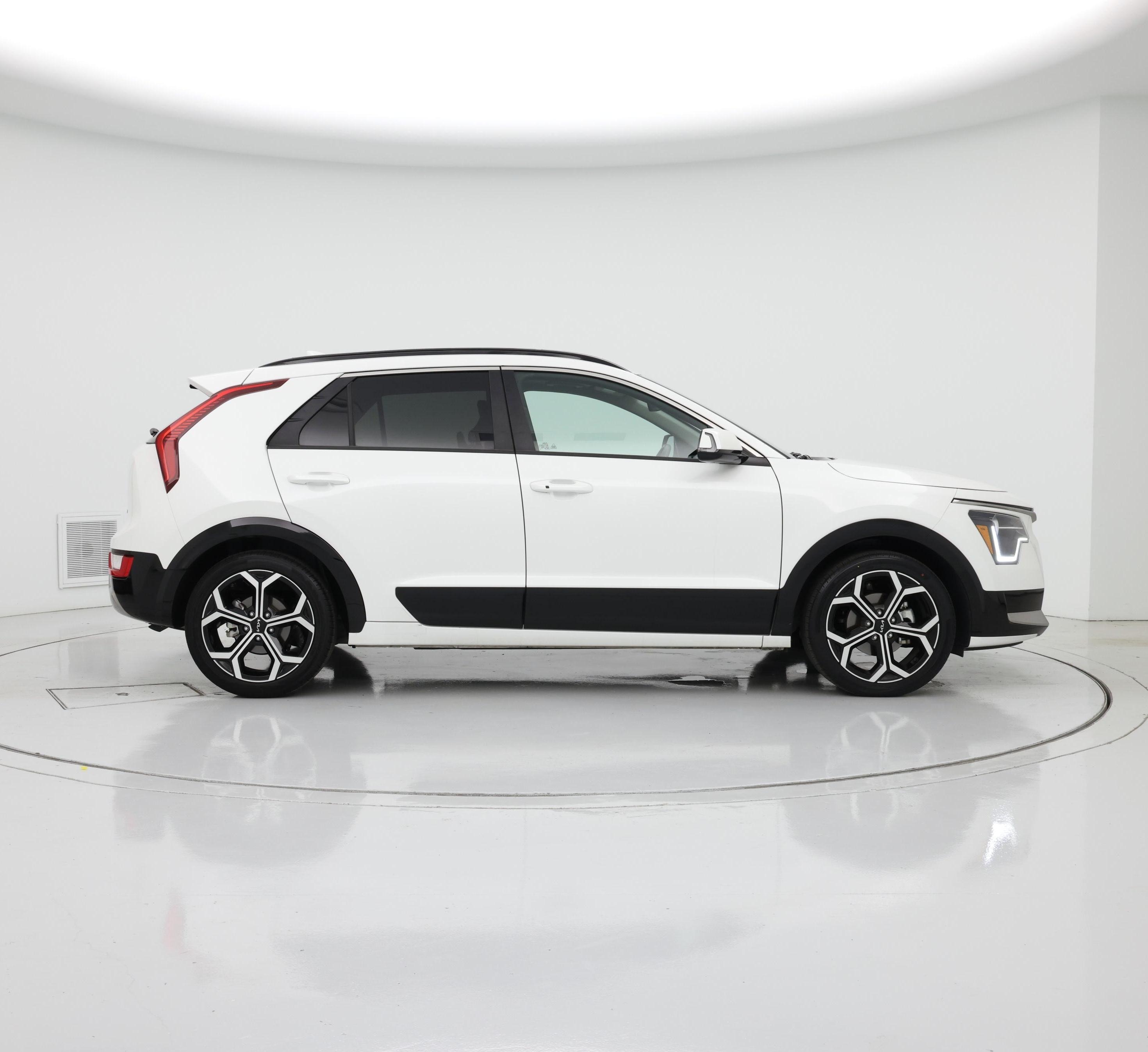 Thumbnail: 2023 Kia Niro - 7