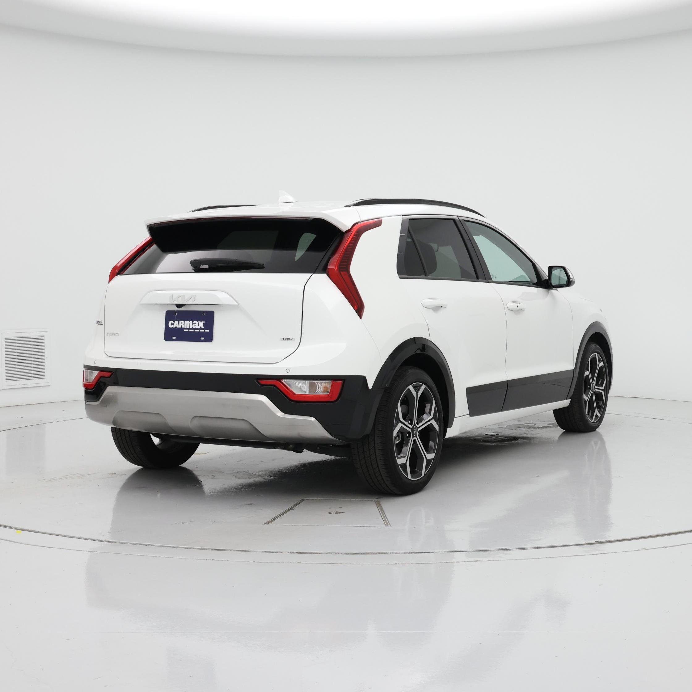 Thumbnail: 2023 Kia Niro - 8